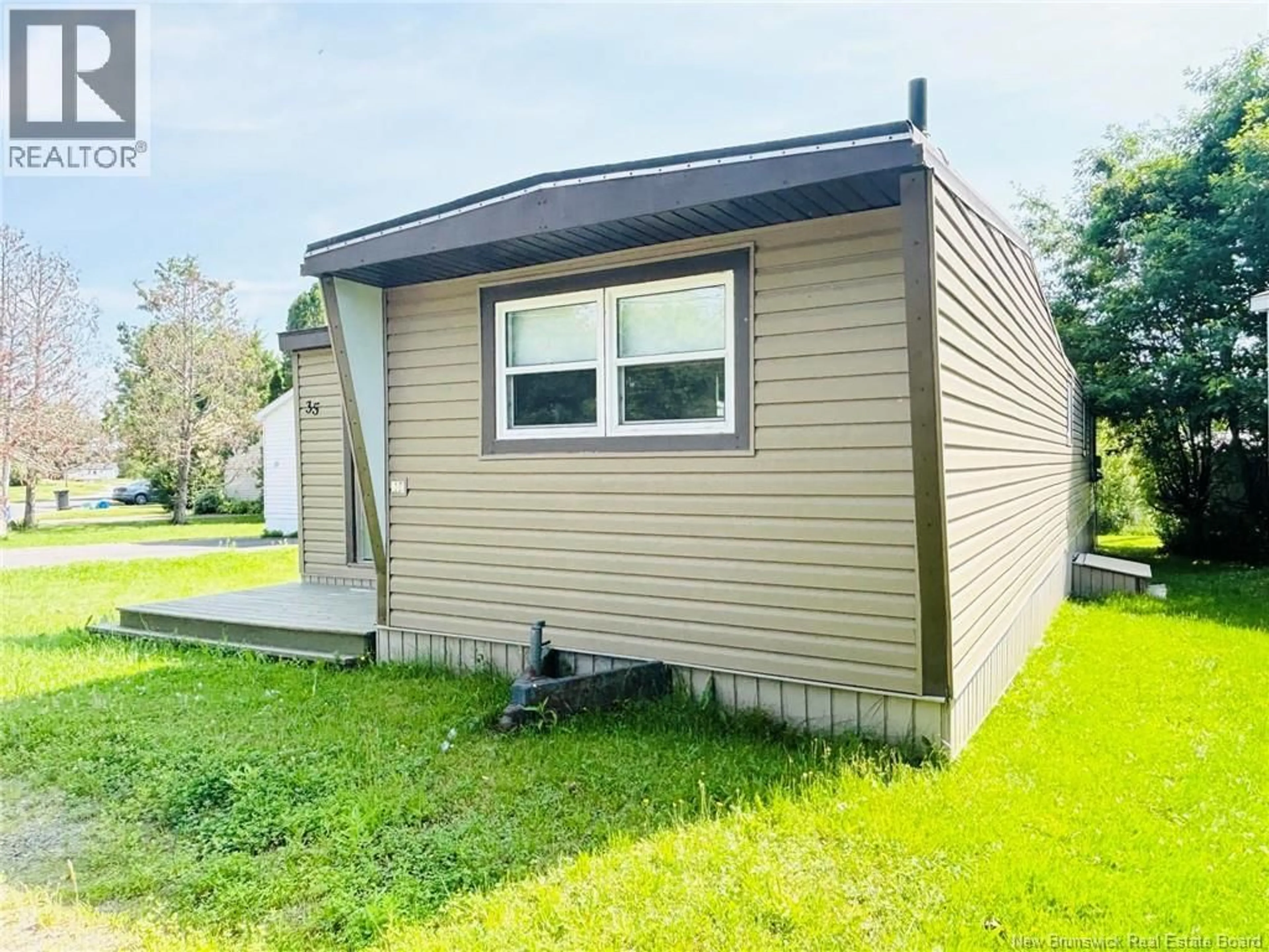 Home with vinyl exterior material, unknown for 35 KELLY'S DRIVE, Fredericton New Brunswick E3B7R1