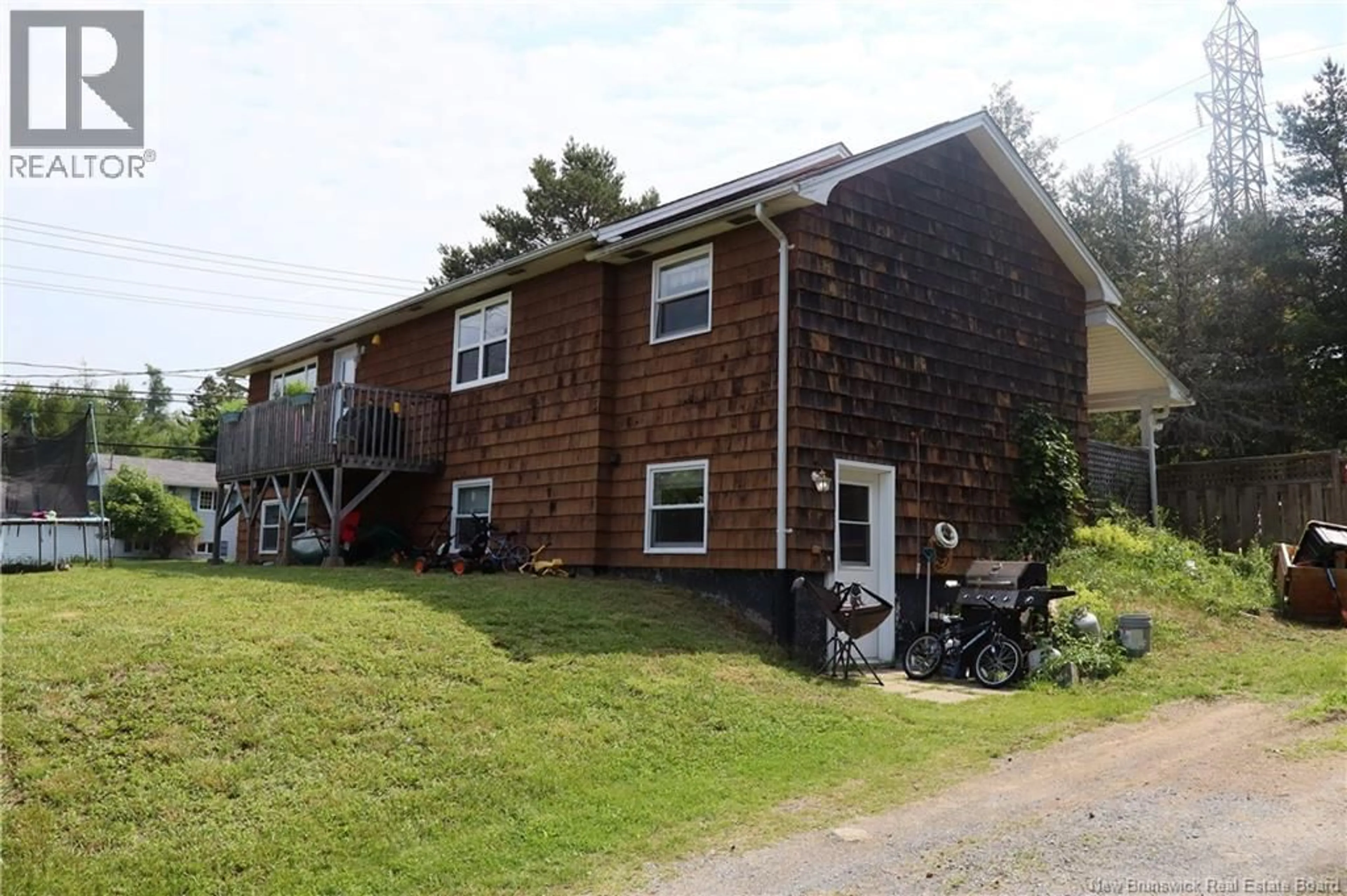 A pic from outside/outdoor area/front of a property/back of a property/a pic from drone, building for 44 LYDEN DRIVE, Quispamsis New Brunswick E2E4H4