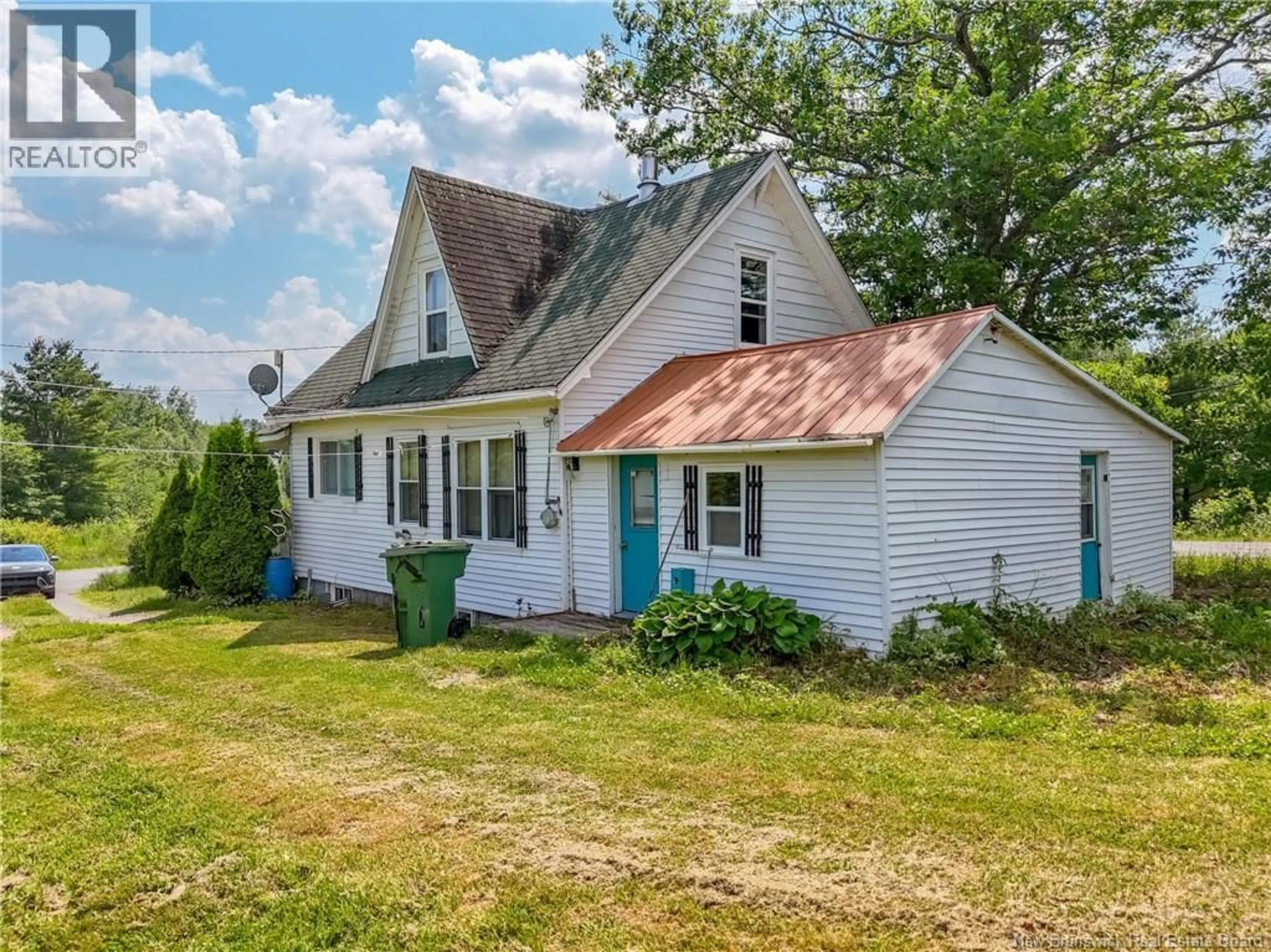 A pic from outside/outdoor area/front of a property/back of a property/a pic from drone, unknown for 2245 ROUTE 102, Gagetown New Brunswick E5M1J5