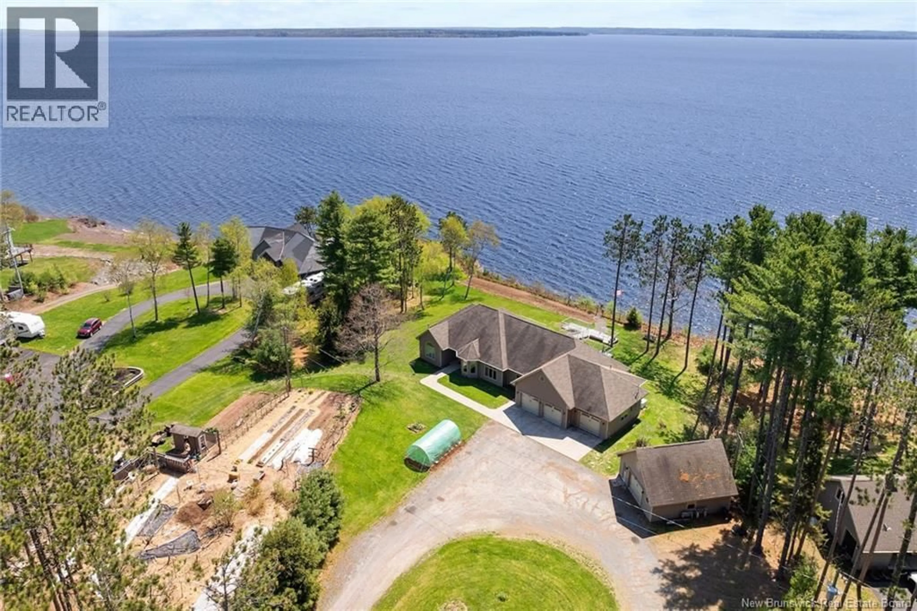 A pic from outside/outdoor area/front of a property/back of a property/a pic from drone, water/lake/river/ocean view for 2990 ROUTE 690, Sypher Cove New Brunswick E4B0A9