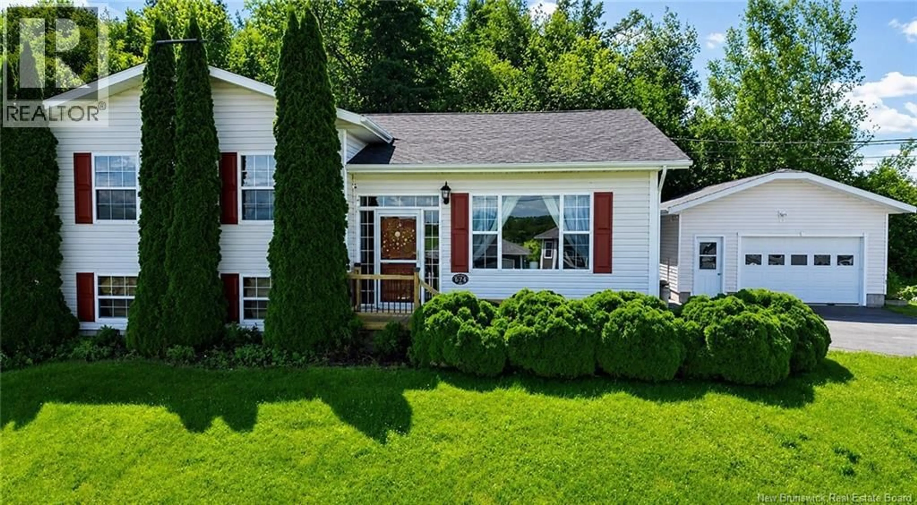 Home with vinyl exterior material, street for 173 EASTWOOD DRIVE, Woodstock New Brunswick E7M3Z4