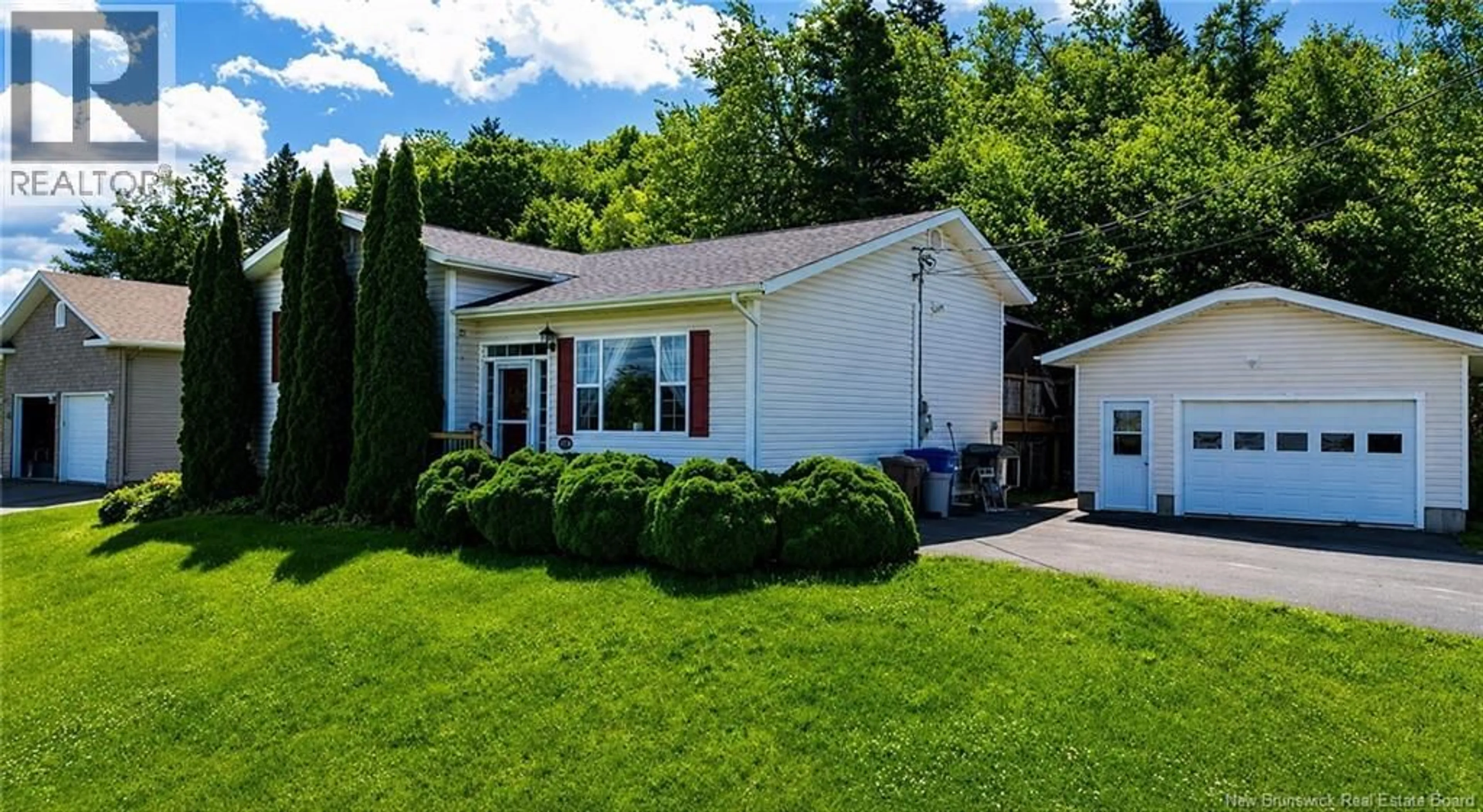 Home with vinyl exterior material, unknown for 173 EASTWOOD DRIVE, Woodstock New Brunswick E7M3Z4