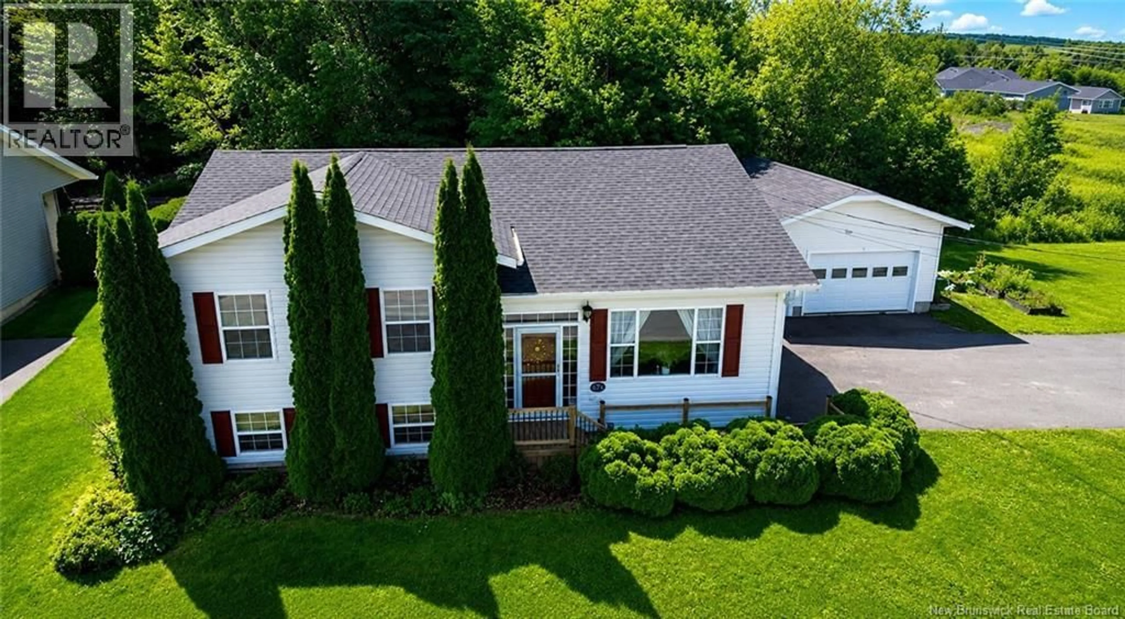 A pic from outside/outdoor area/front of a property/back of a property/a pic from drone, street for 173 EASTWOOD DRIVE, Woodstock New Brunswick E7M3Z4