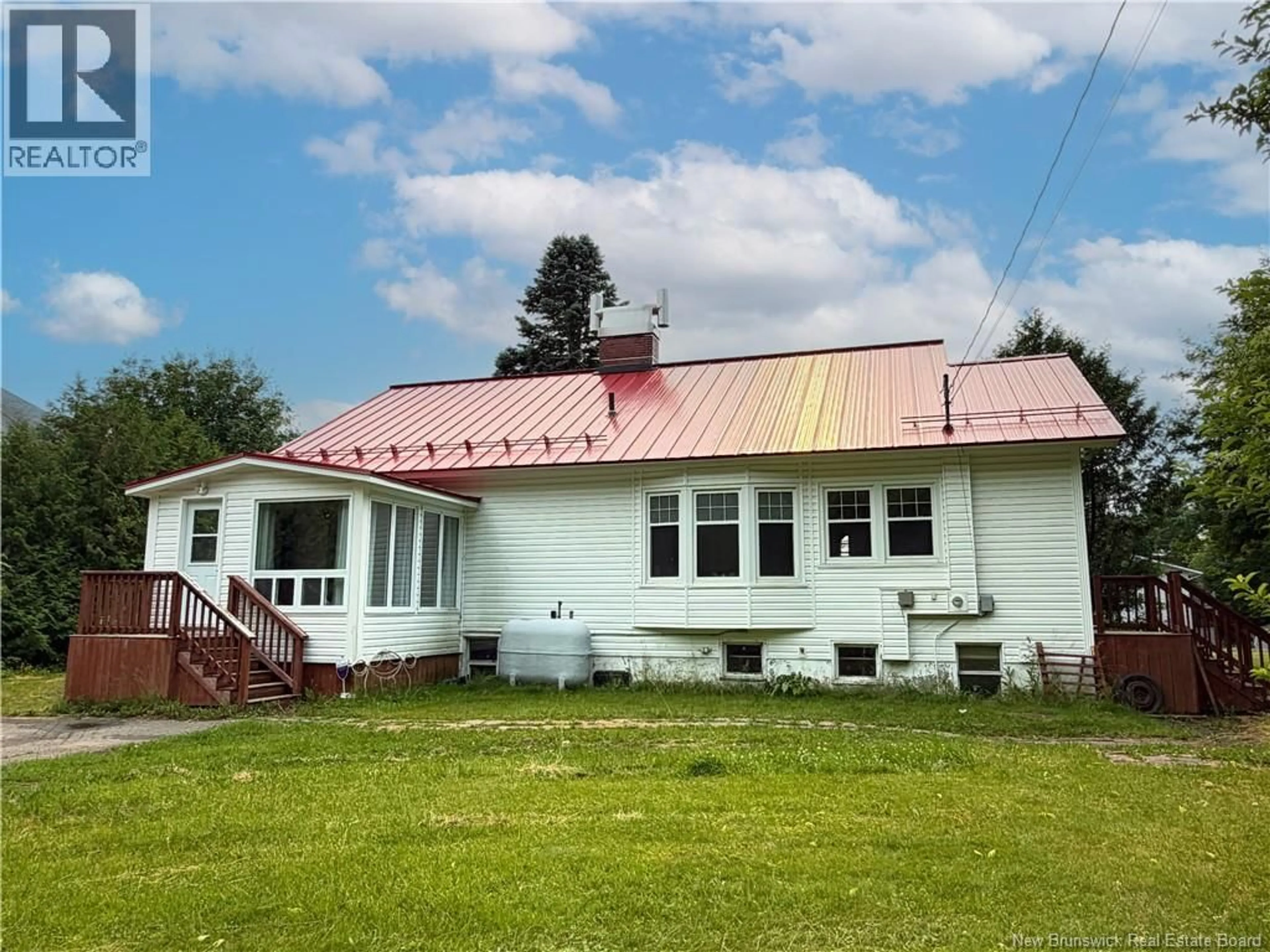 Home with vinyl exterior material, building for 775 MURRAY AVENUE, Bathurst New Brunswick E2A1V3