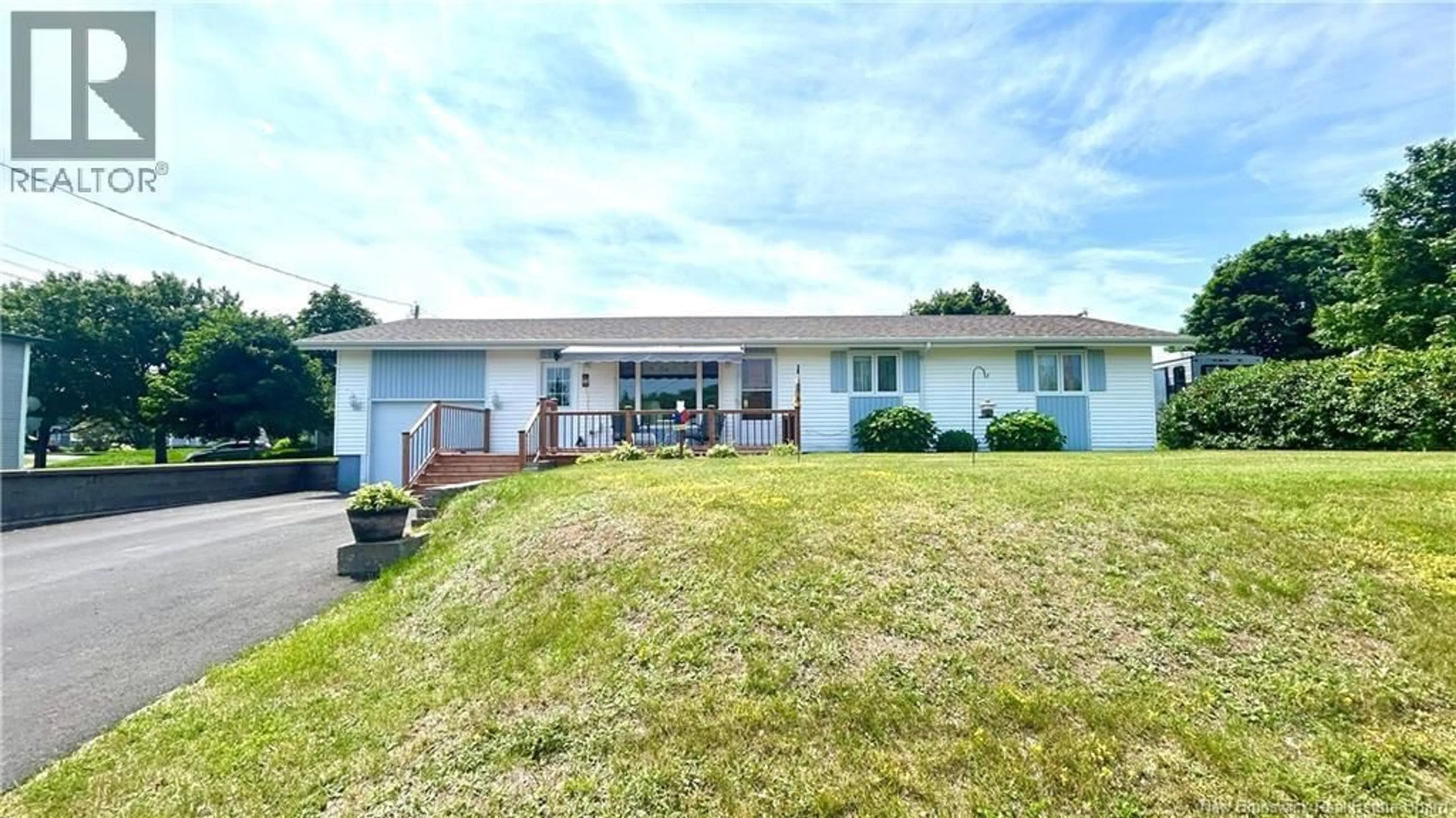 A pic from outside/outdoor area/front of a property/back of a property/a pic from drone, water/lake/river/ocean view for 16 DES PATRIOTES, Caraquet New Brunswick E1W1B6