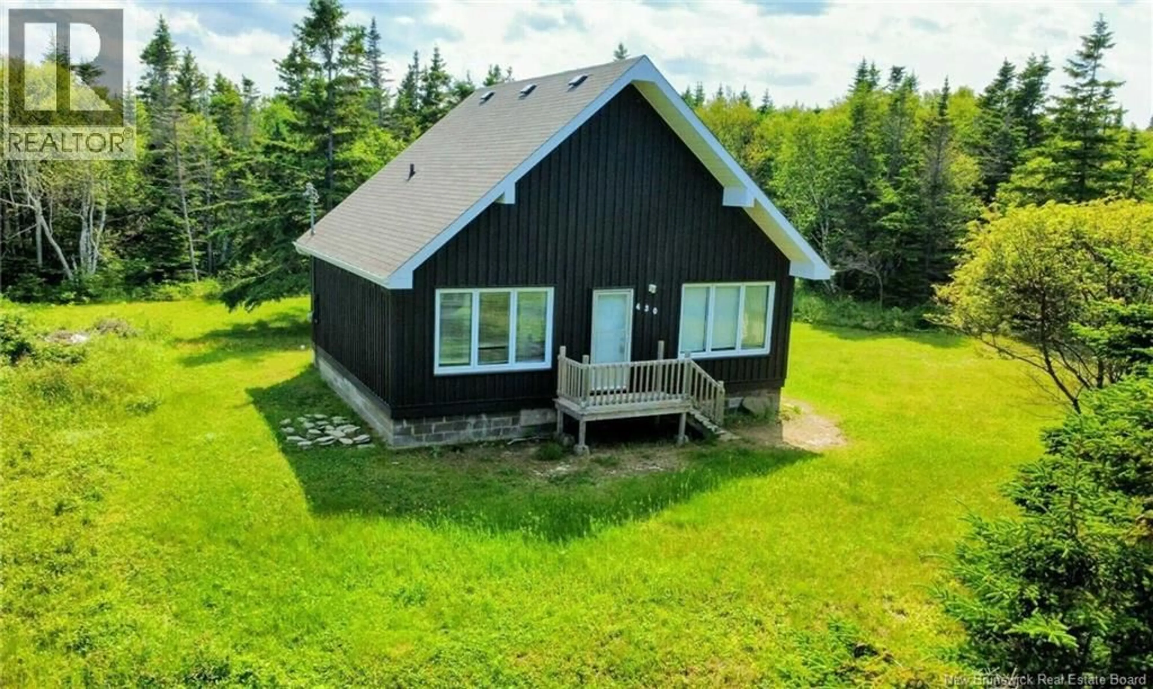 A pic from outside/outdoor area/front of a property/back of a property/a pic from drone, building for 430 CHEM. DES CHALETS, Maisonnette New Brunswick E8N2M2