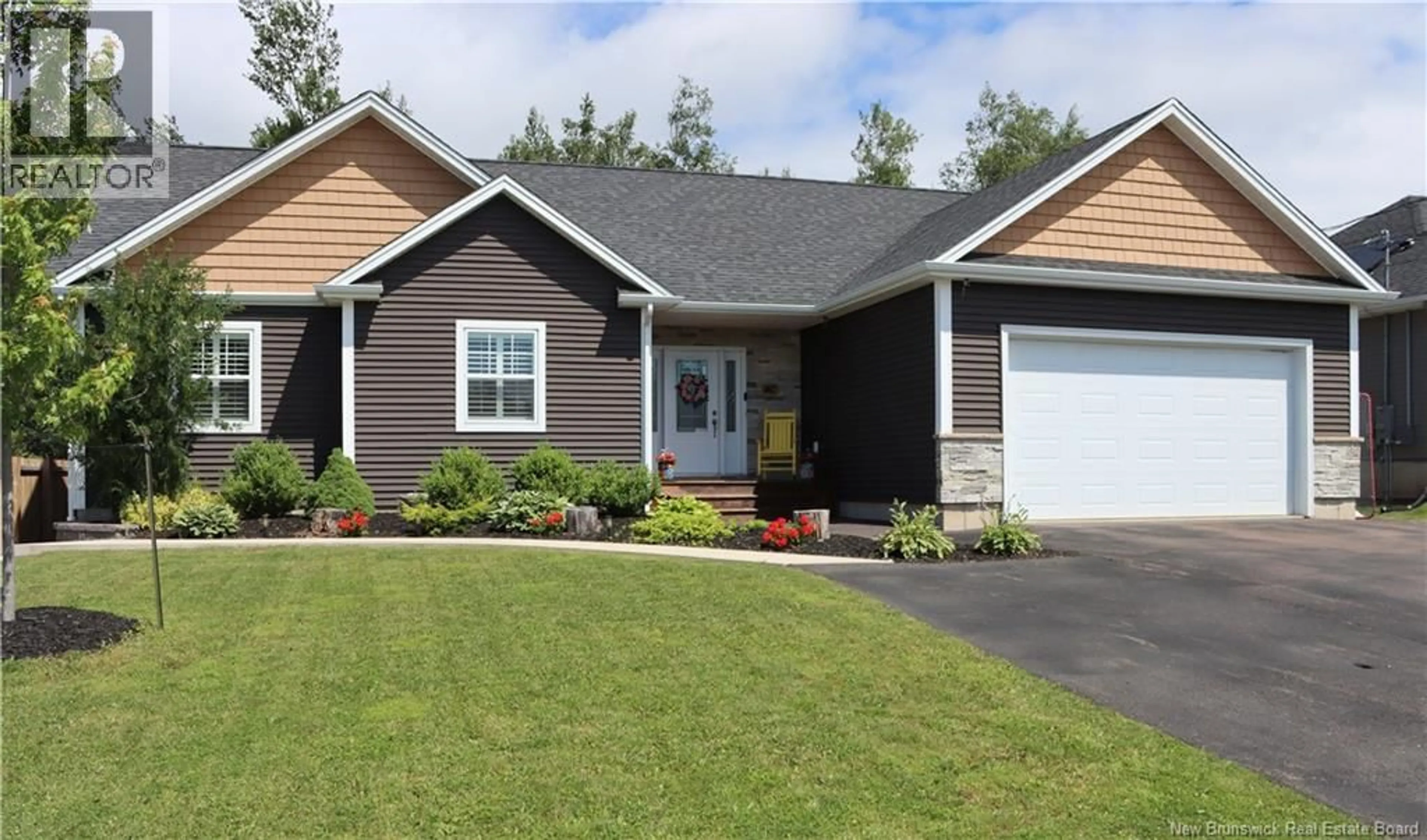 Home with vinyl exterior material, street for 40 SUZELLE, Dieppe New Brunswick E1A9R8