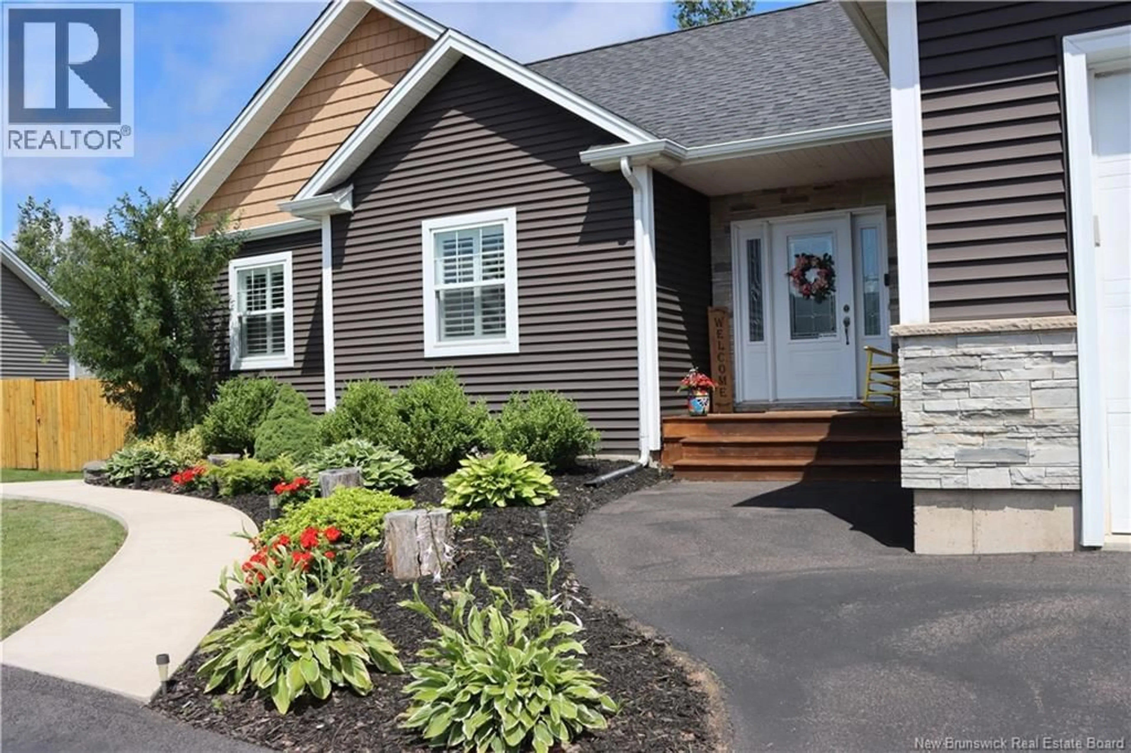 Home with vinyl exterior material, street for 40 SUZELLE, Dieppe New Brunswick E1A9R8