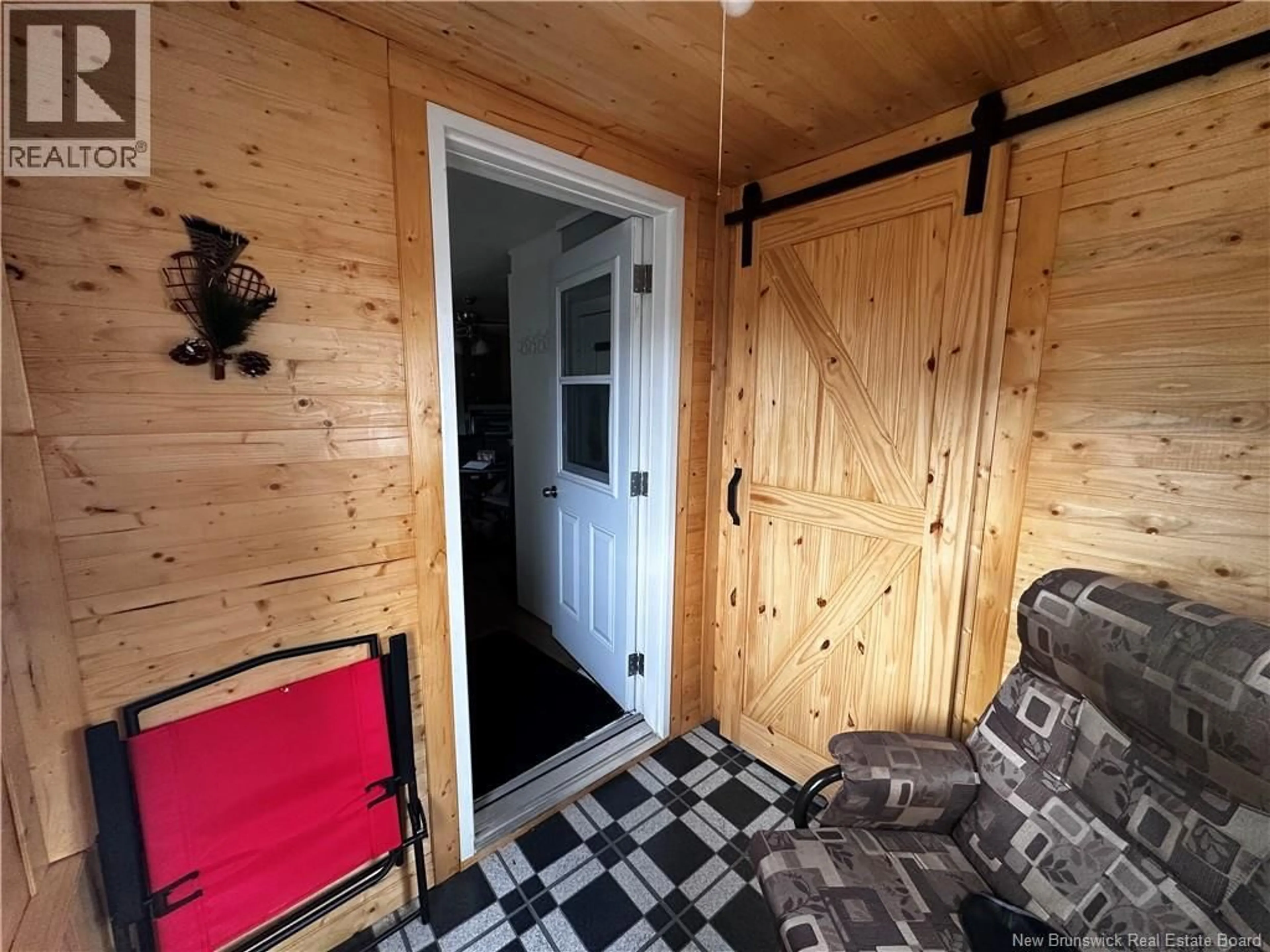 Indoor entryway for 901 KING AVENUE, Bathurst New Brunswick E2A1R9