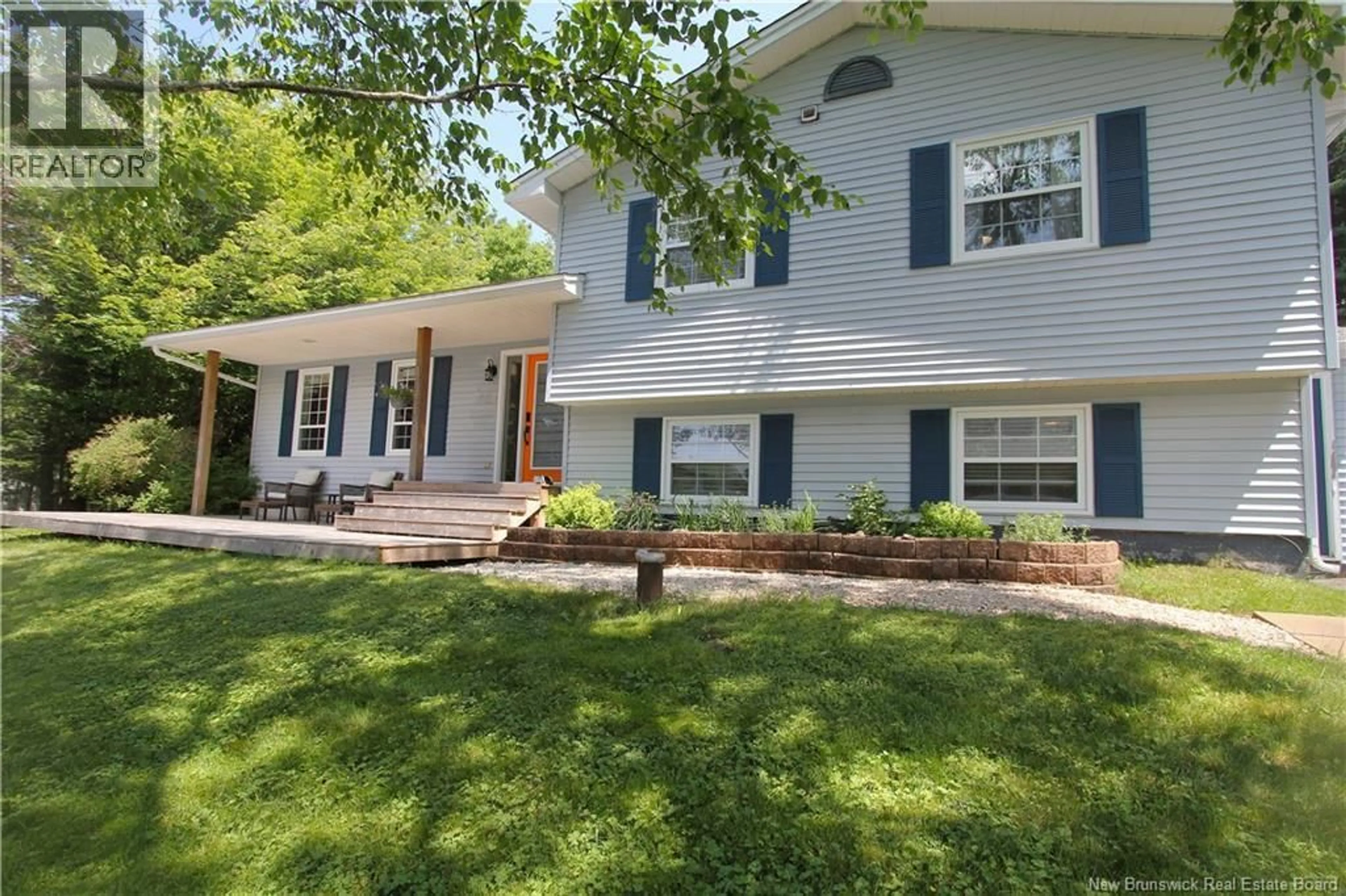 Home with vinyl exterior material, street for 10 PRINCETON AVENUE, Quispamsis New Brunswick E2E3H3