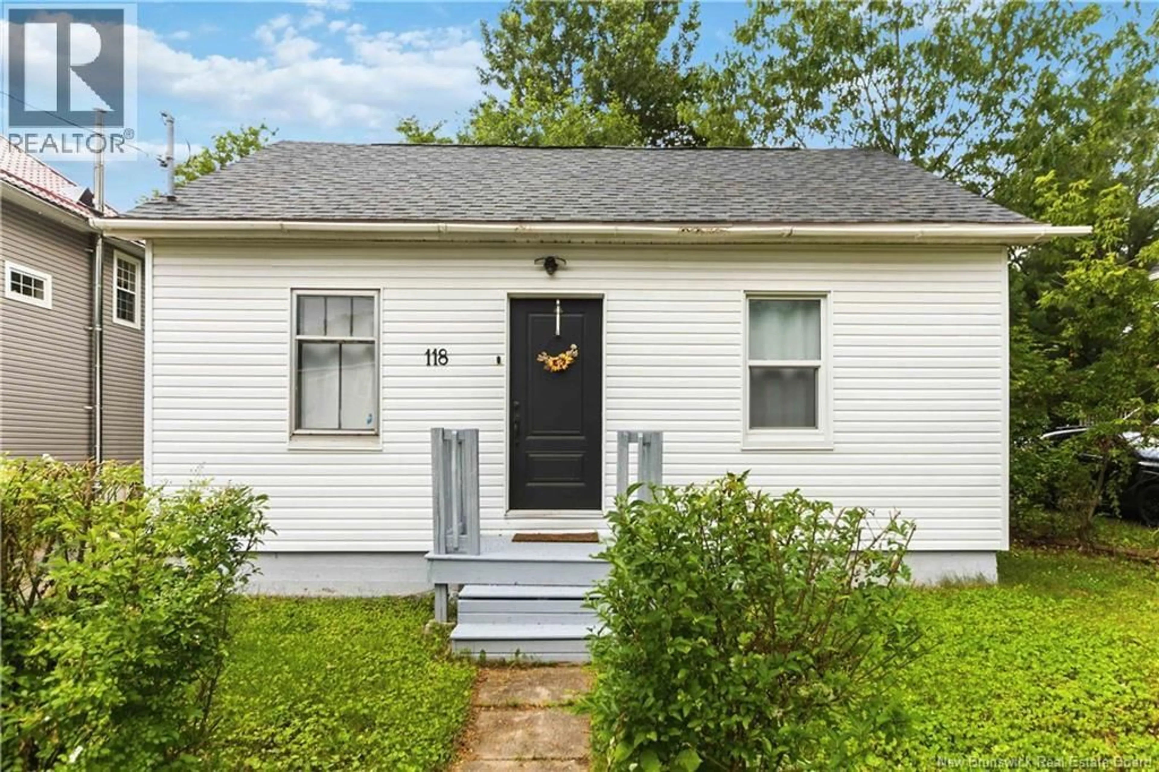 Home with vinyl exterior material, street for 118 BROADWAY STREET, Moncton New Brunswick E1A3Y4