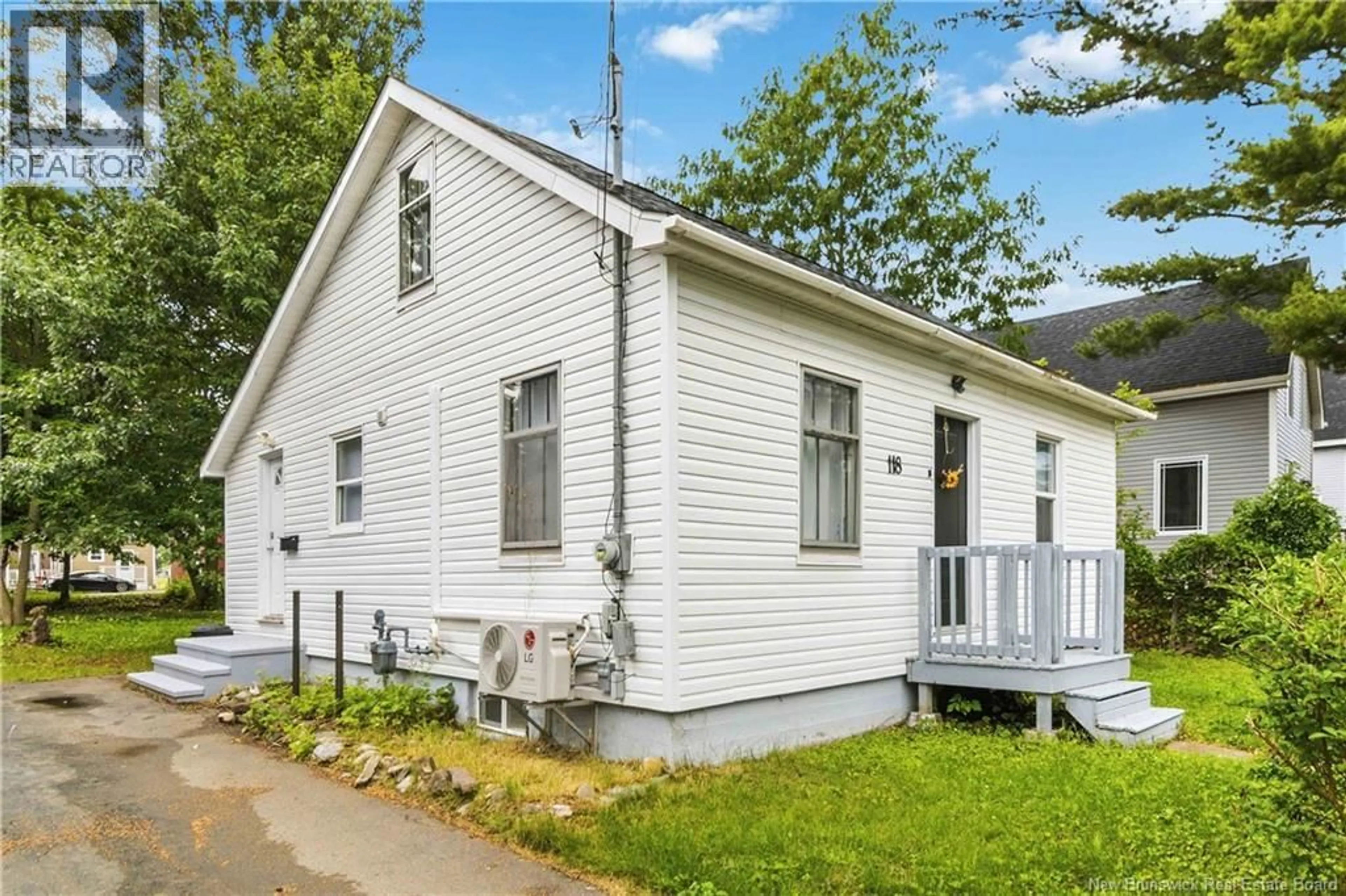 Home with vinyl exterior material, street for 118 BROADWAY STREET, Moncton New Brunswick E1A3Y4
