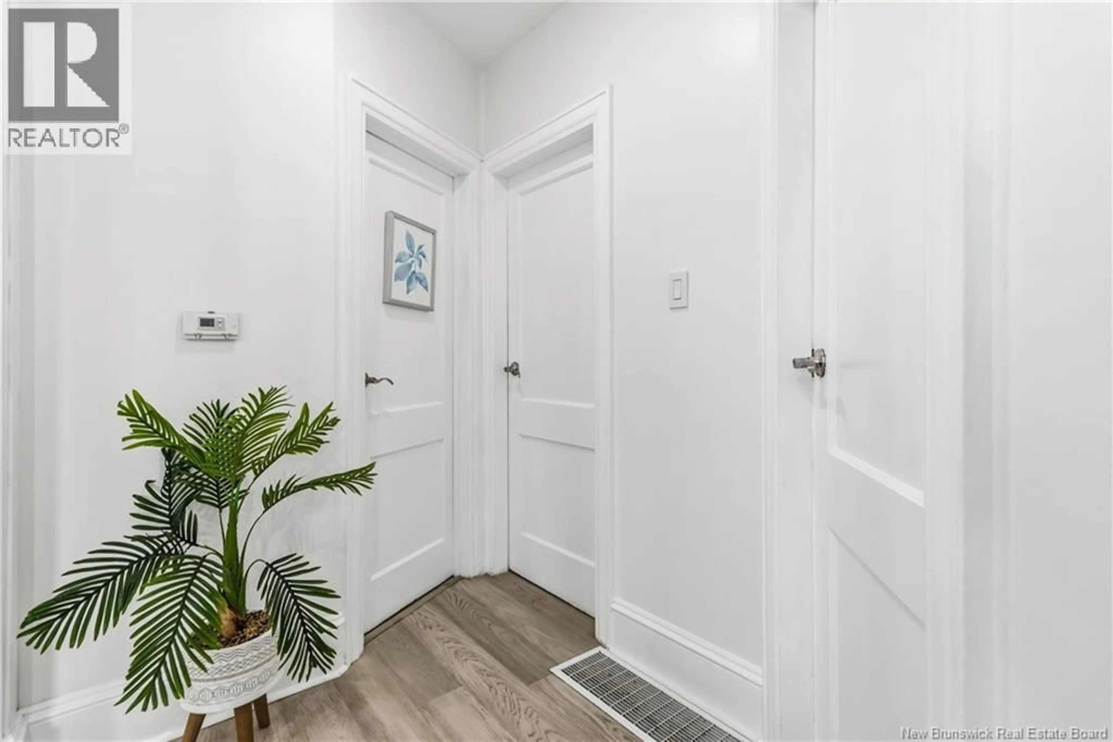 Indoor entryway for 118 BROADWAY STREET, Moncton New Brunswick E1A3Y4