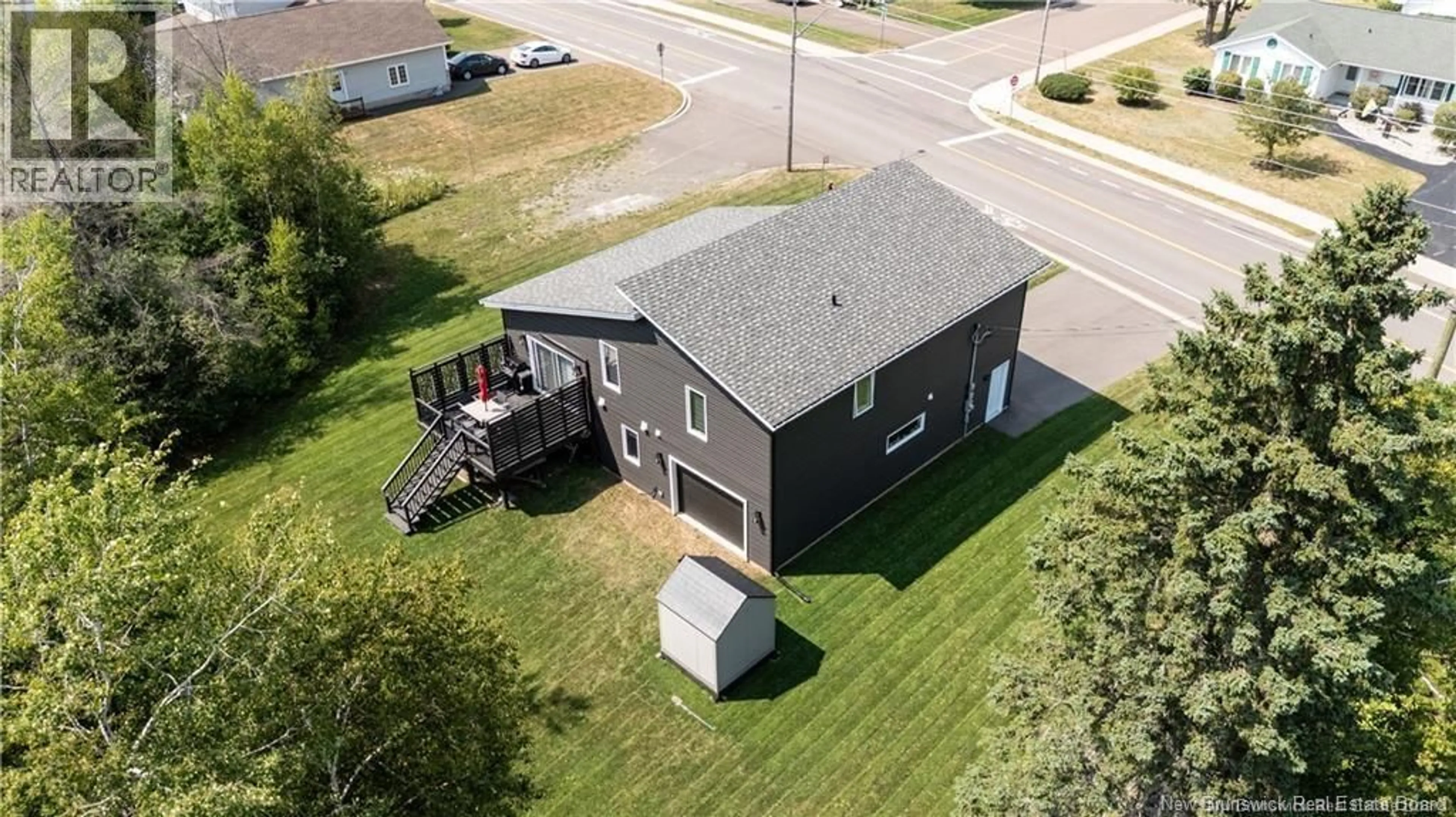A pic from outside/outdoor area/front of a property/back of a property/a pic from drone, building for 391 RUE BREAUX BRIDGE, Shediac New Brunswick E4P2M4