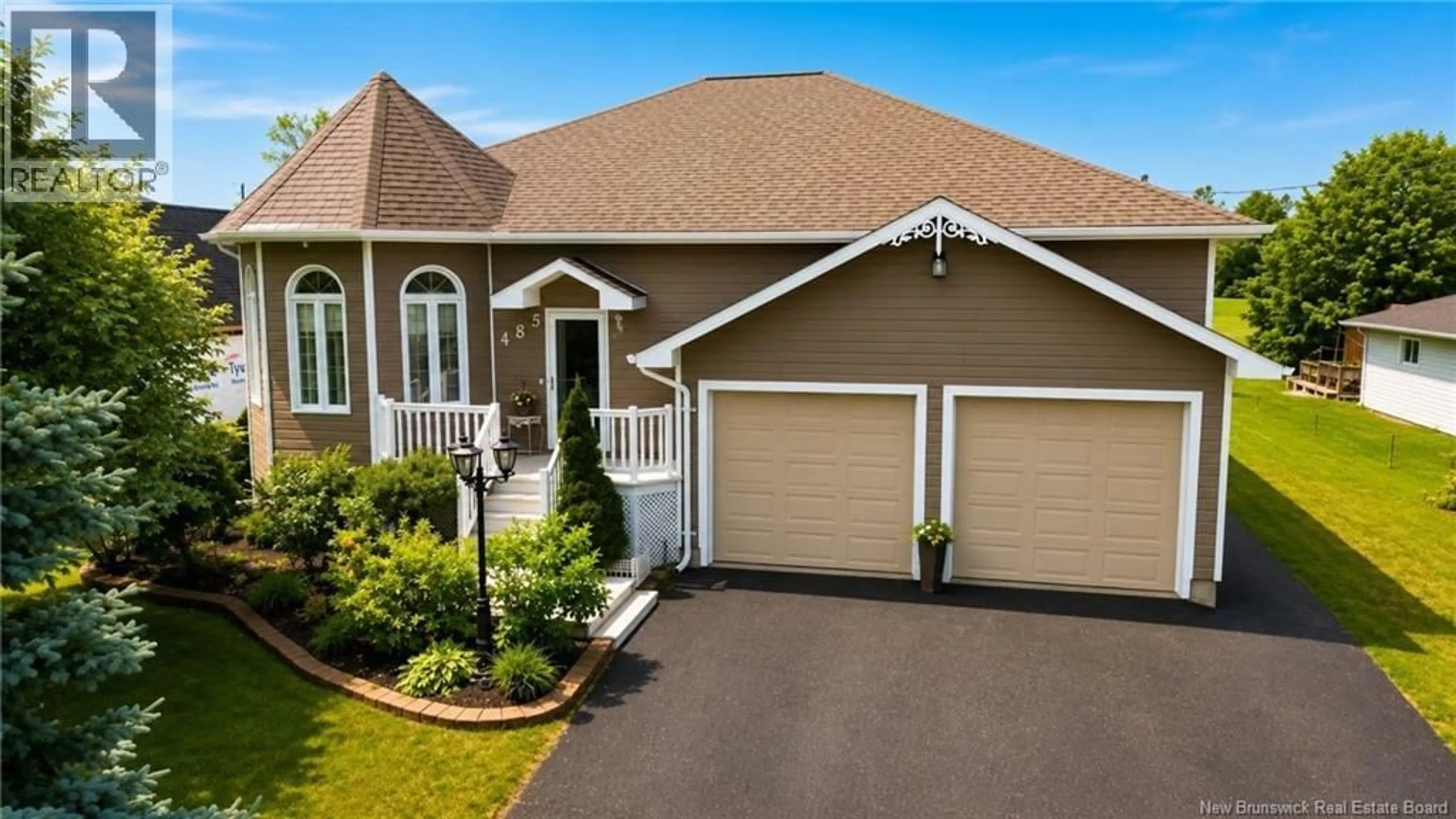 Home with vinyl exterior material, street for 485 RUE MSGR RICHARD, Beresford New Brunswick E8K1Y9