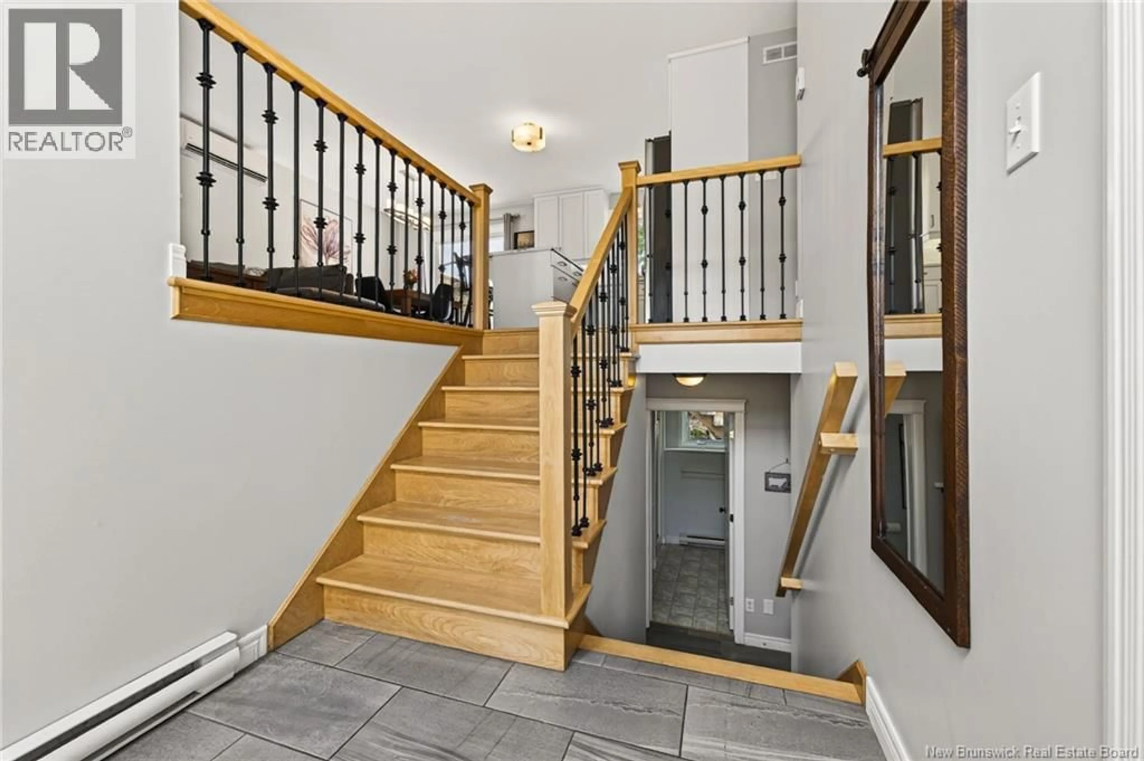 Indoor foyer for 32 DU RUISSEAU STREET, Dieppe New Brunswick E1A8B3
