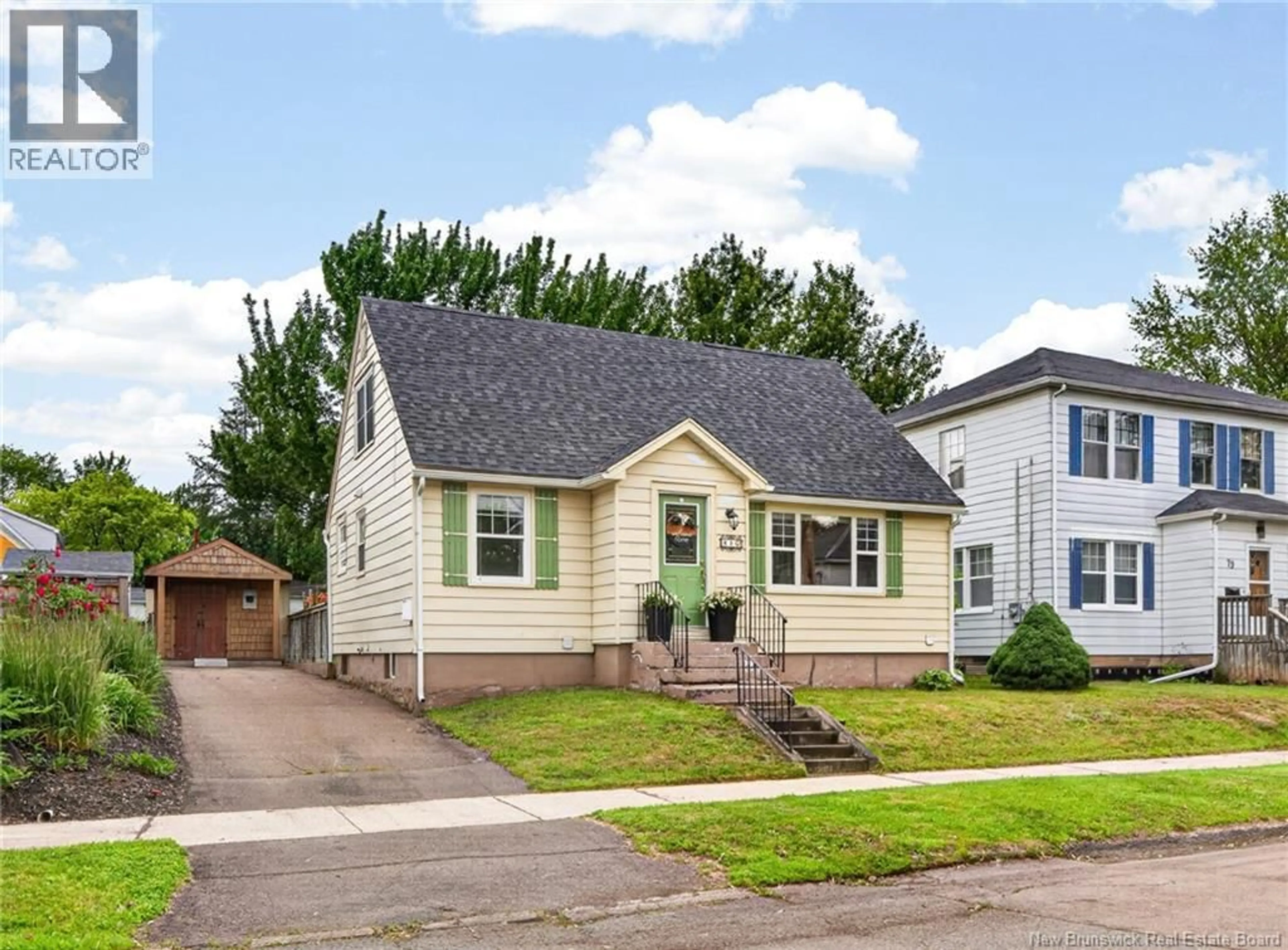 Home with vinyl exterior material, street for 81 BURLINGTON, Moncton New Brunswick E1E1Z4