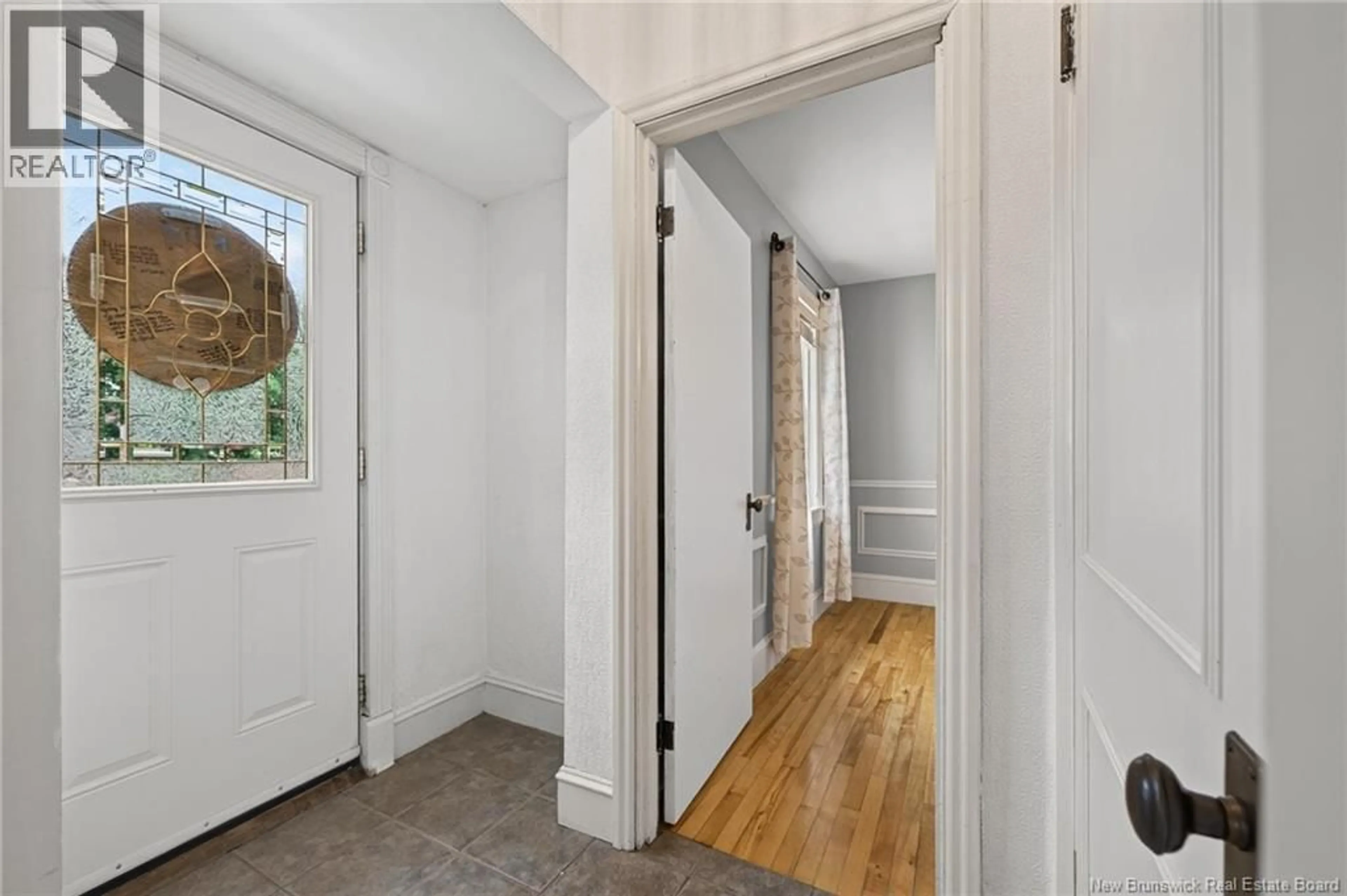 Indoor entryway for 81 BURLINGTON, Moncton New Brunswick E1E1Z4