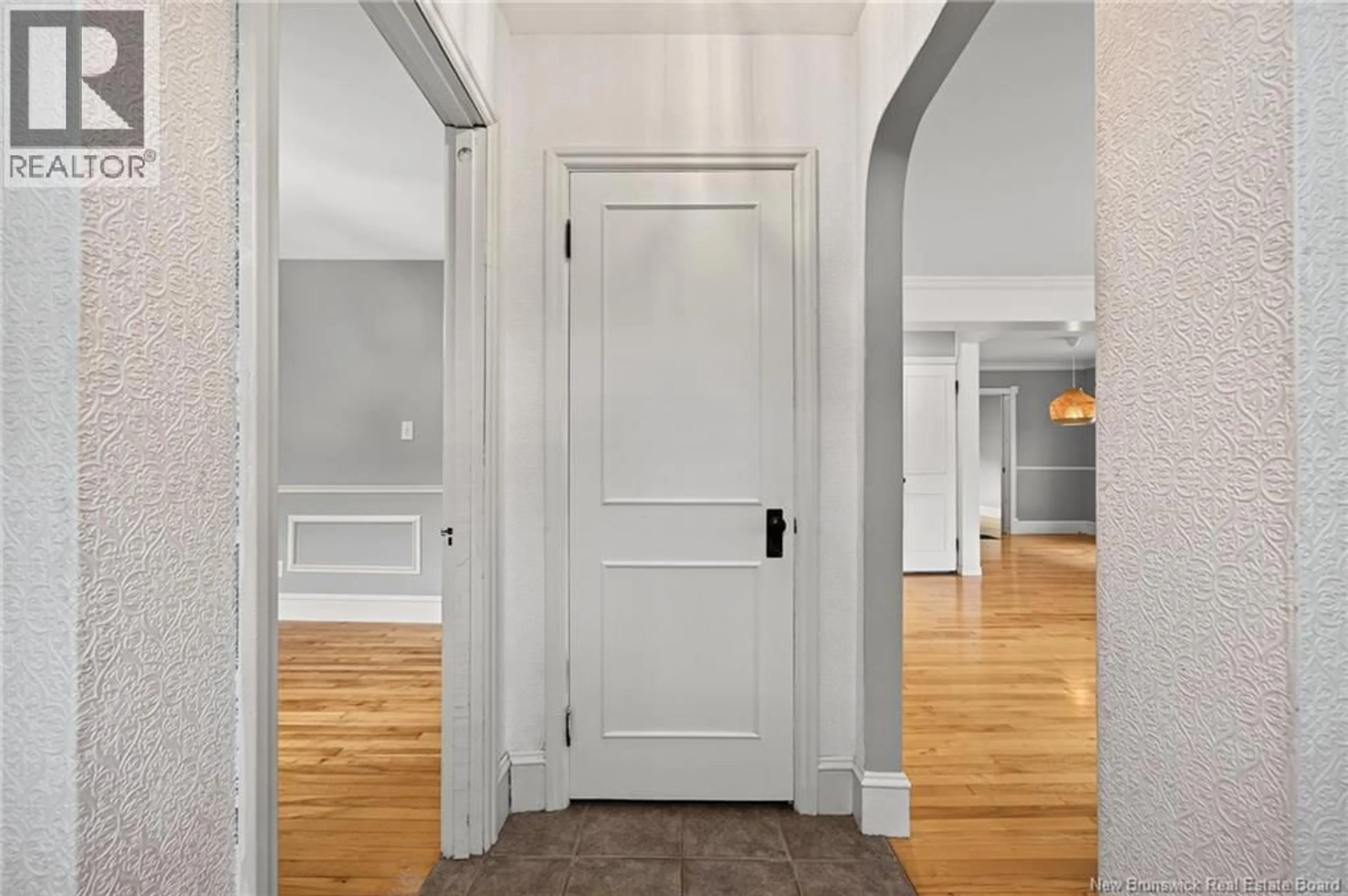 Indoor entryway for 81 BURLINGTON, Moncton New Brunswick E1E1Z4