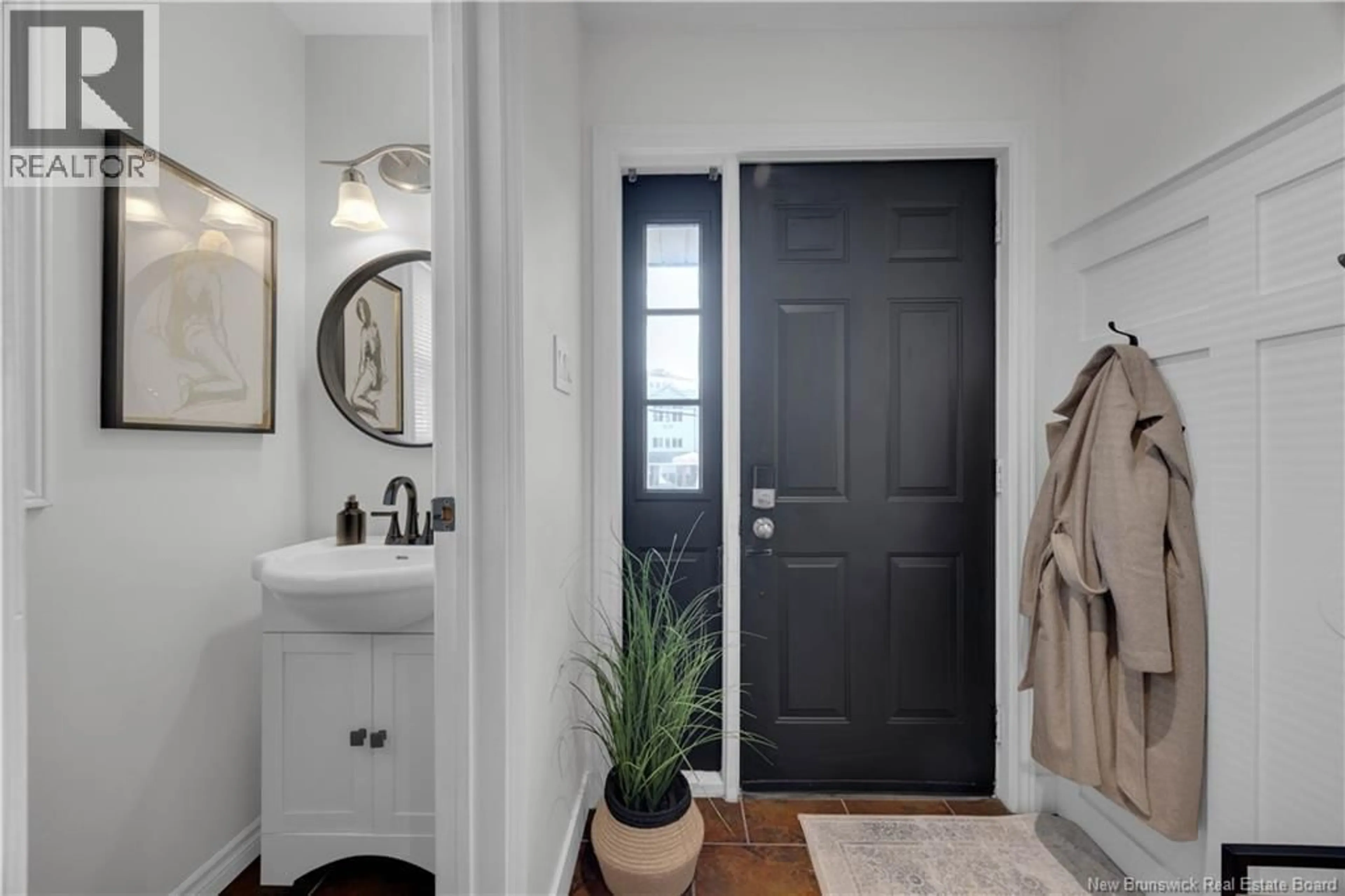 Indoor entryway for 326 WOODWARD AVENUE, Saint John New Brunswick E2K4R1