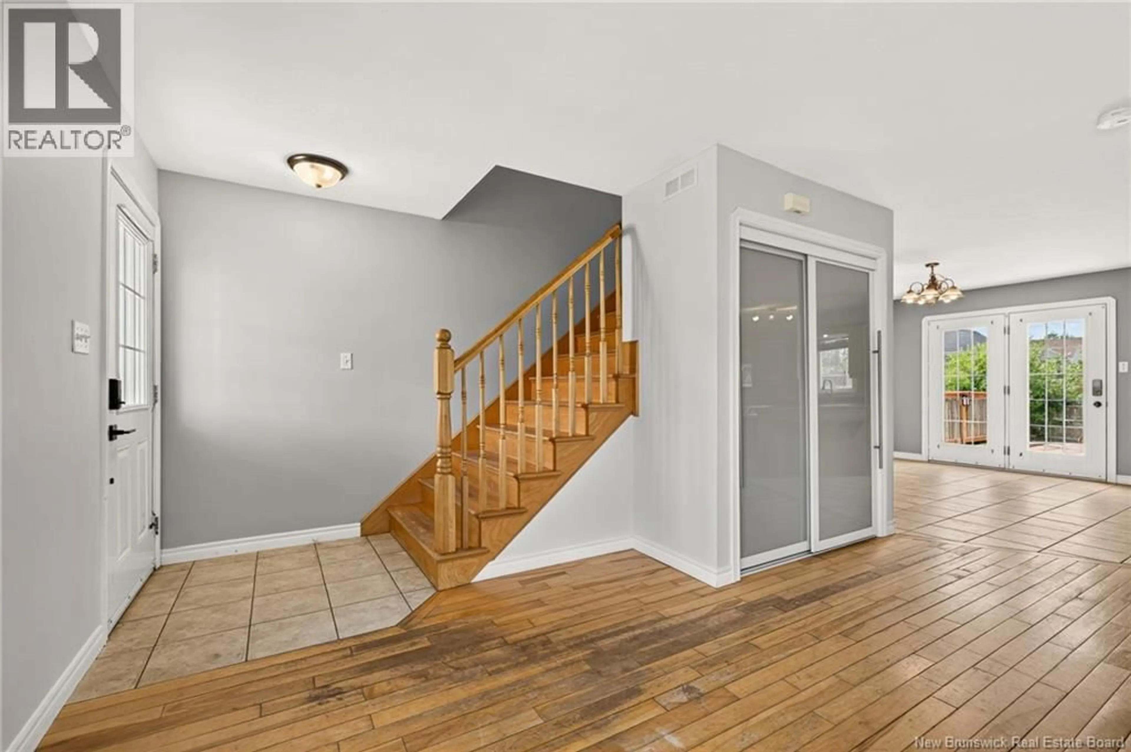 Indoor entryway for 143 MOUNT PLEASANT ROAD, Moncton New Brunswick E1G5J4