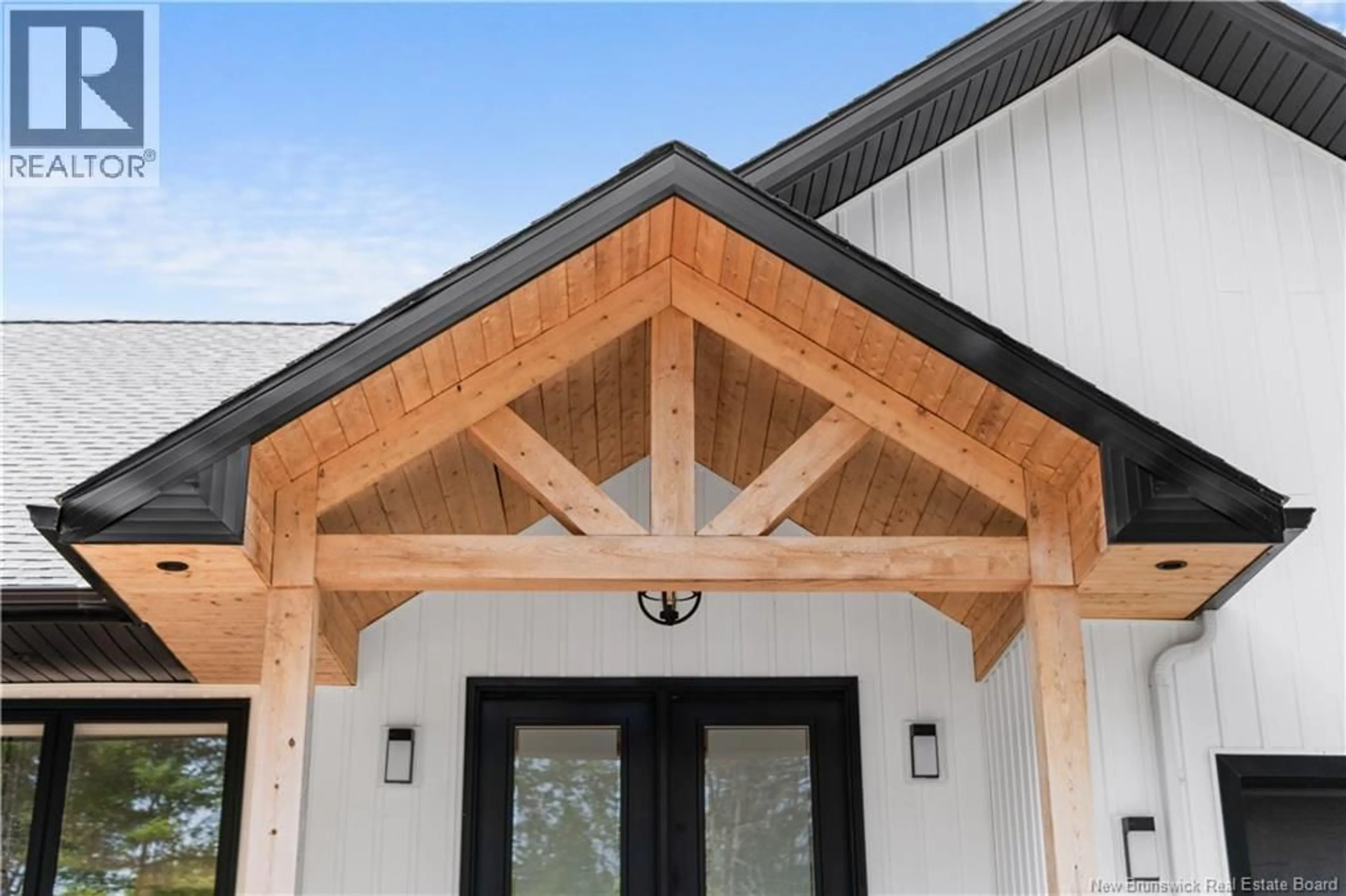 Indoor entryway for 104 RUE PARIS STREET, Irishtown New Brunswick E1H0H8