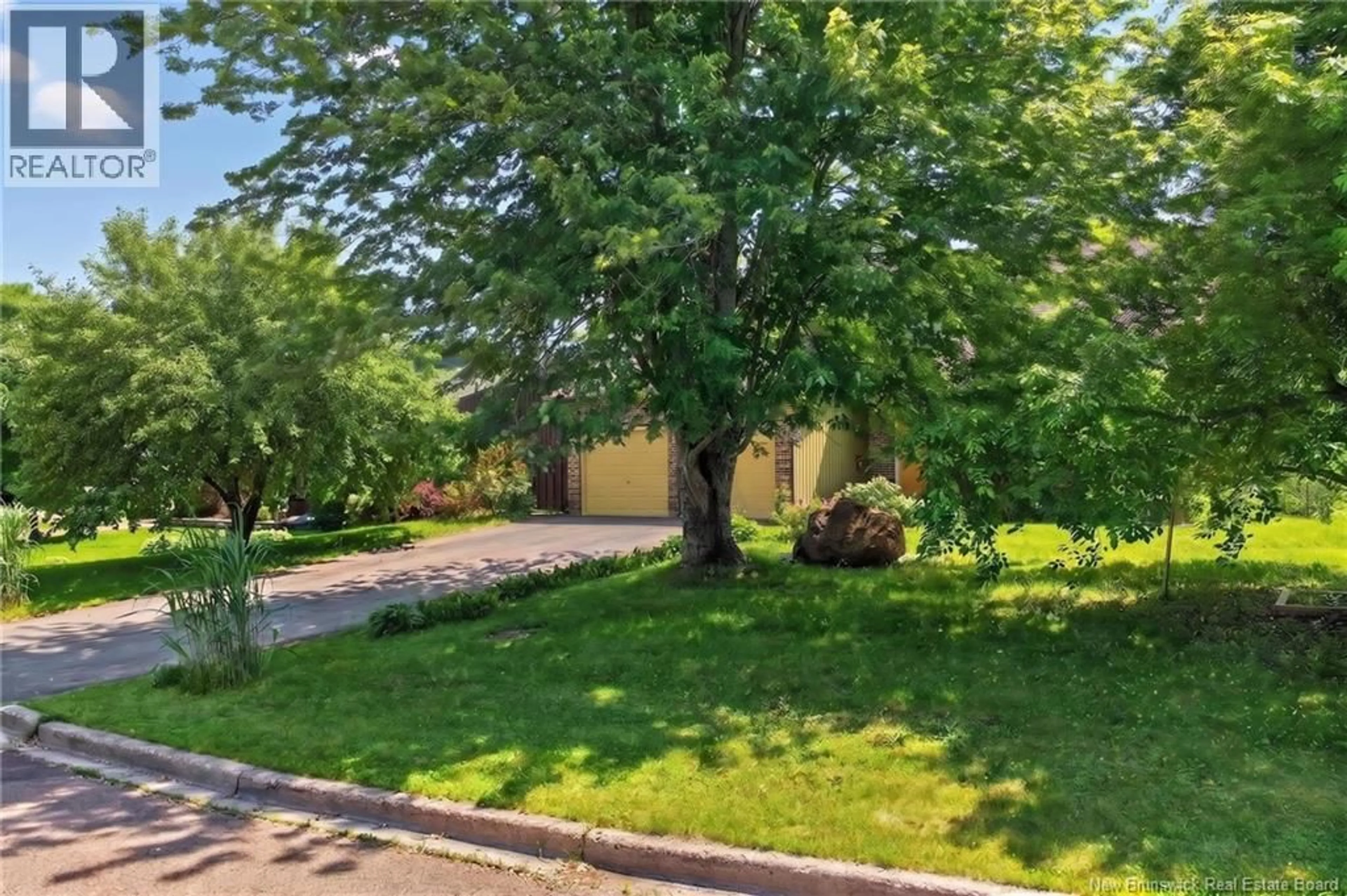 Patio, street for 96 TEAKWOOD WAY, Moncton New Brunswick E1G1V3