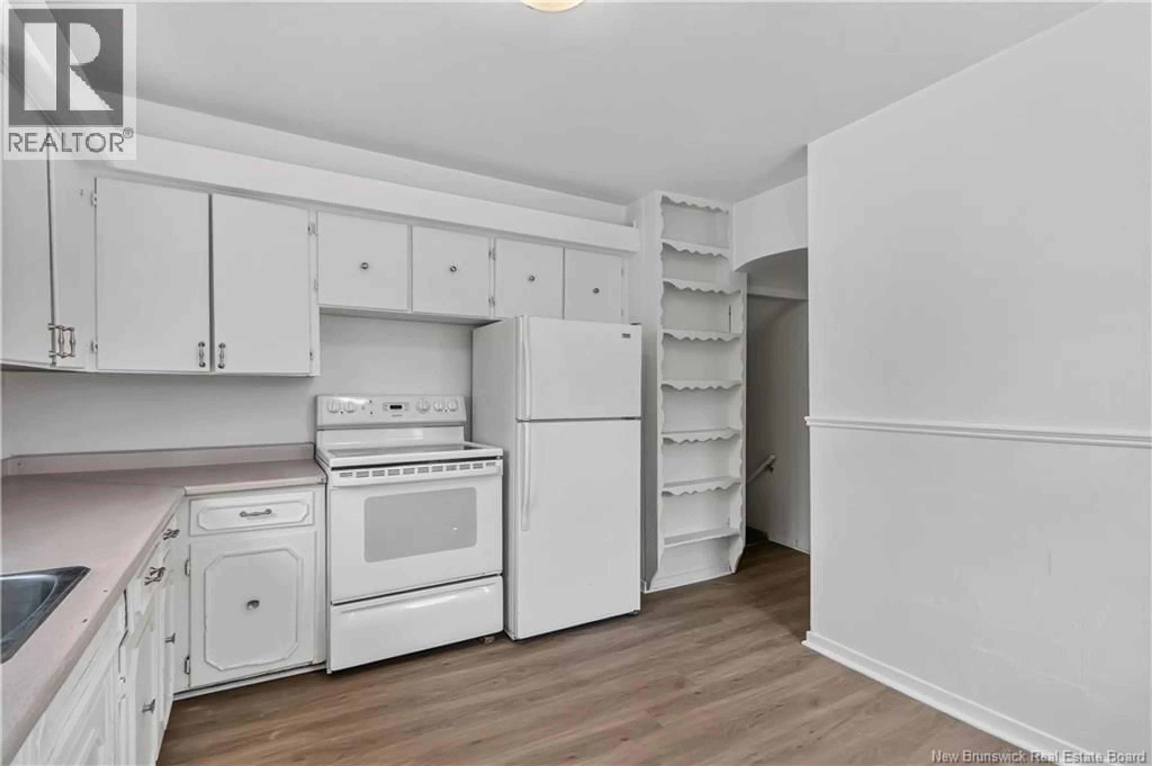 Standard kitchen, wood/laminate floor for 140 GOULD, Dieppe New Brunswick E1A1T9