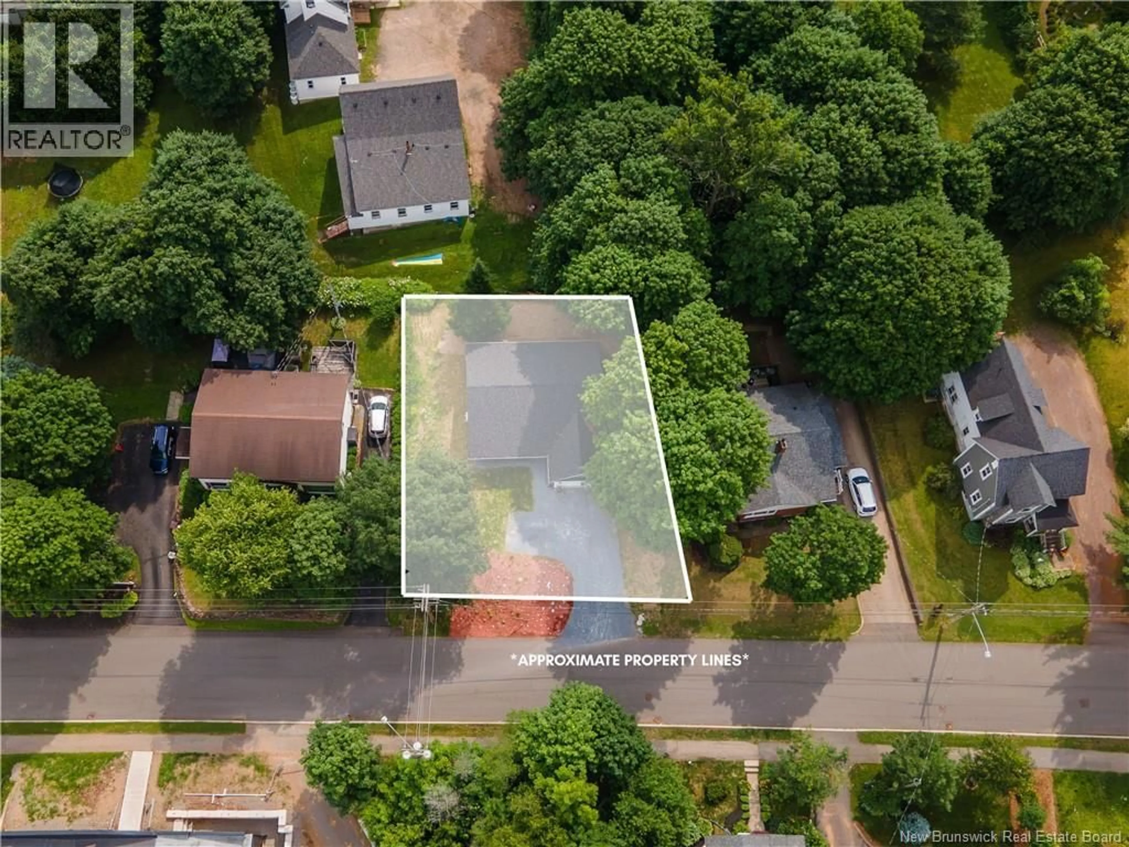 A pic from outside/outdoor area/front of a property/back of a property/a pic from drone, street for 76 PLEASANT AVENUE, Sussex New Brunswick E4E1X7