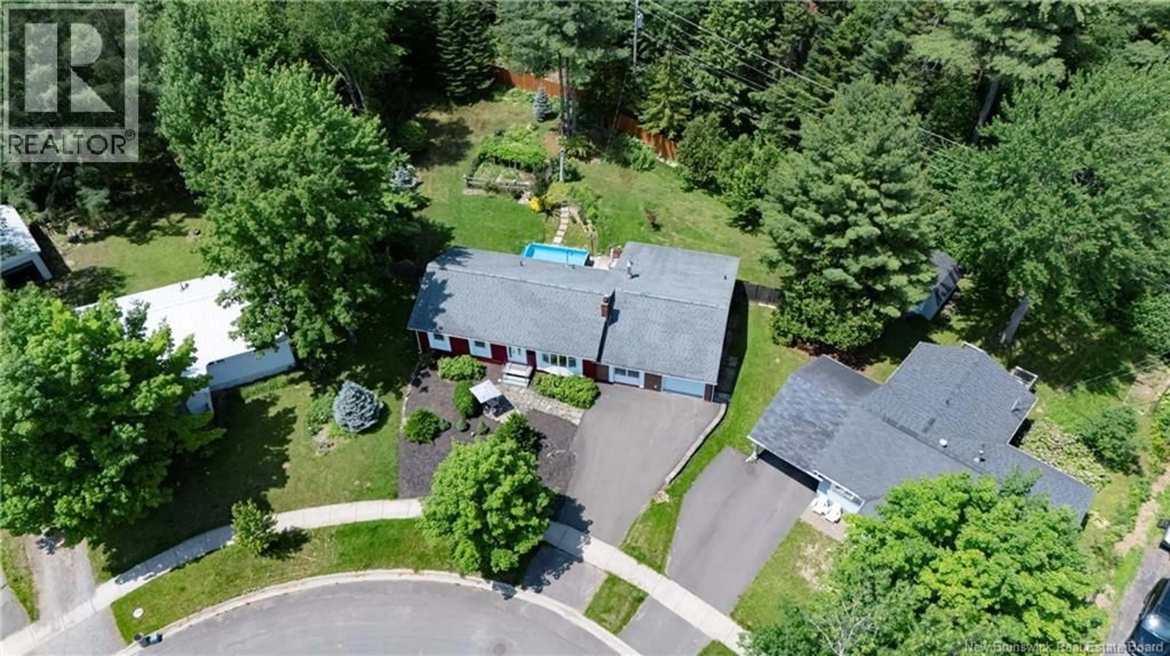 A pic from outside/outdoor area/front of a property/back of a property/a pic from drone, street for 133 LEEDS DRIVE, Fredericton New Brunswick E3B4S7