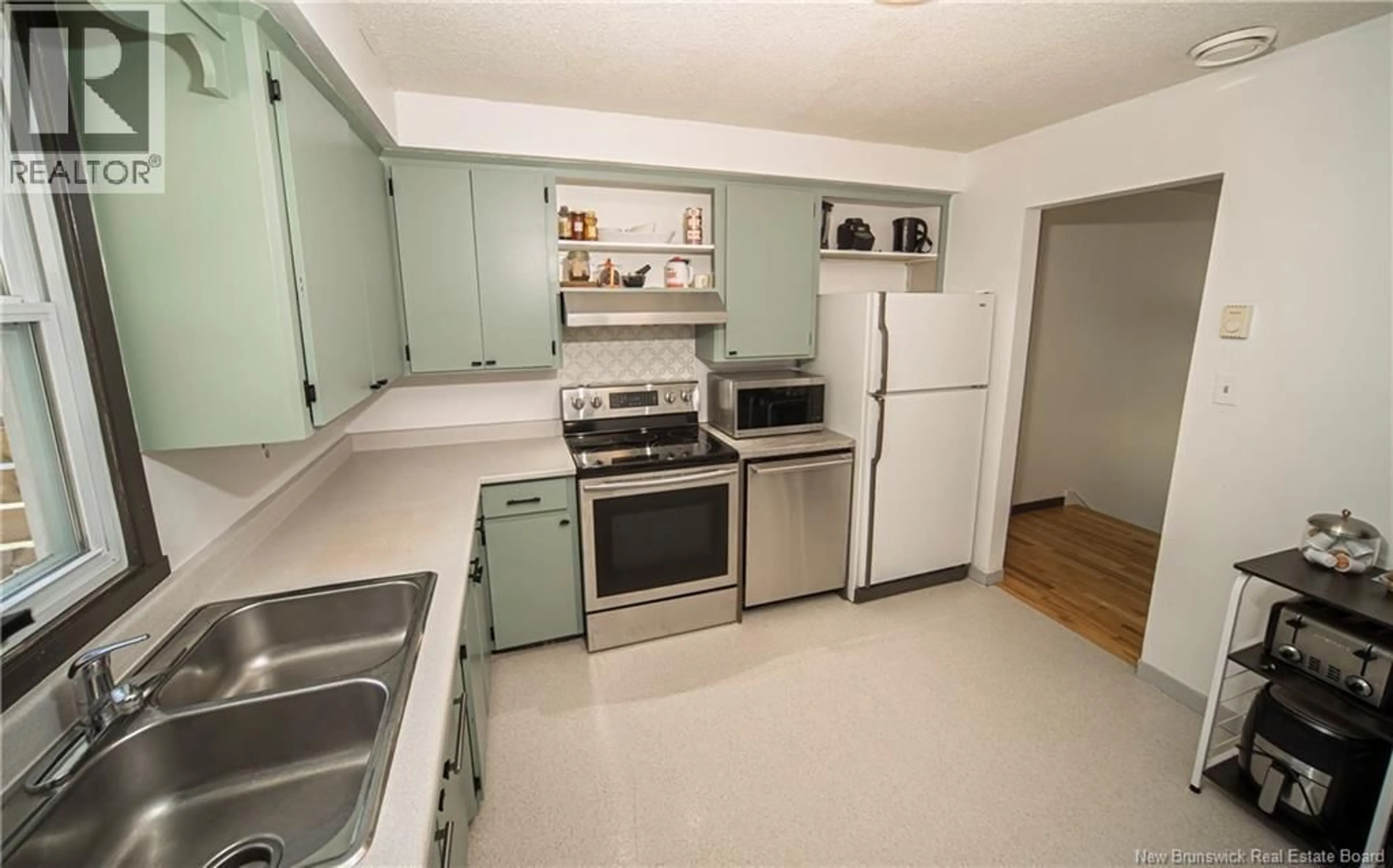 Standard kitchen, ceramic/tile floor for 255 SUNRISE ESTATES DRIVE, New Maryland New Brunswick E3C1G8