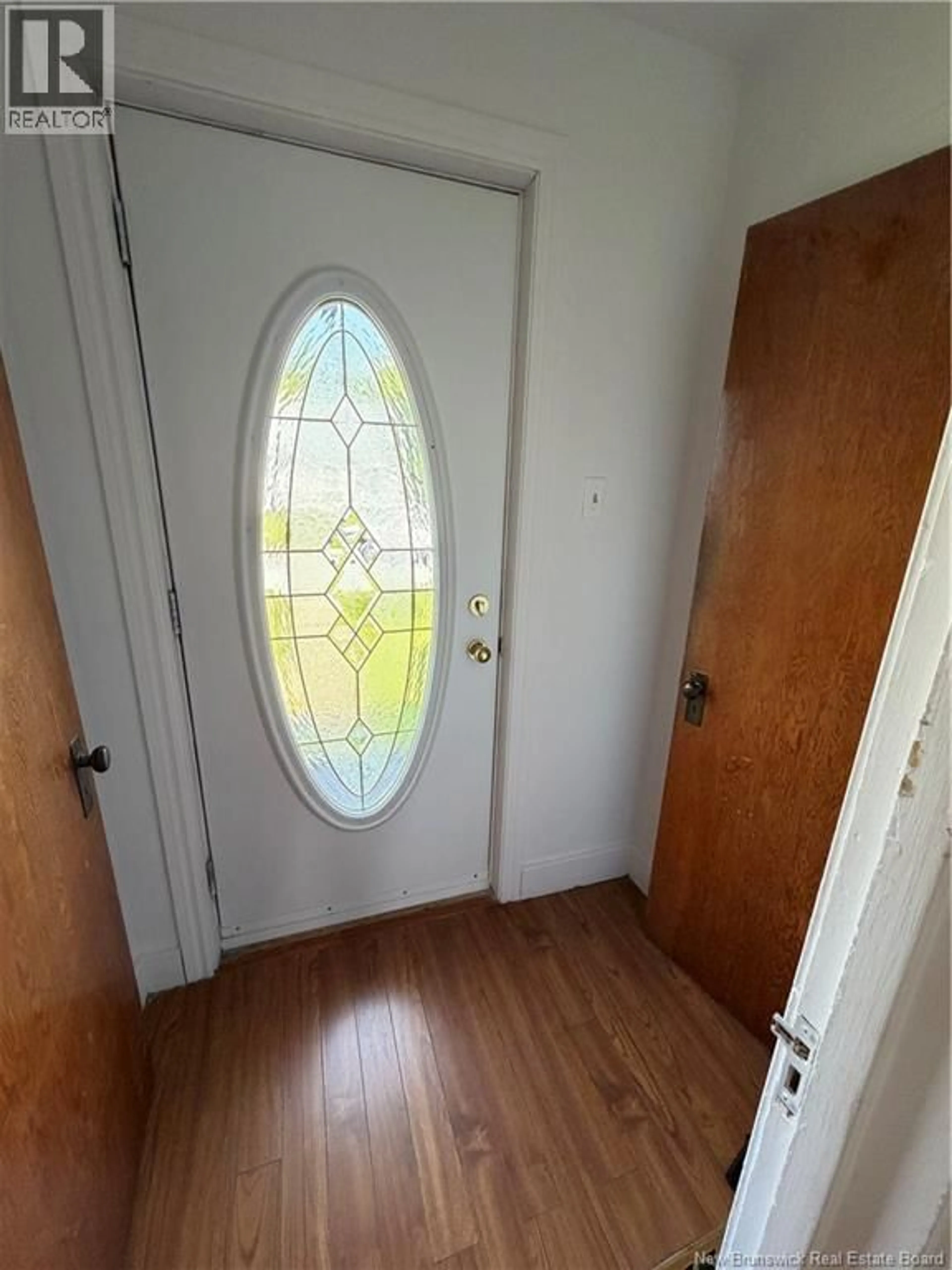 Indoor entryway for 210 UNION STREET, Bathurst New Brunswick E2A1H4