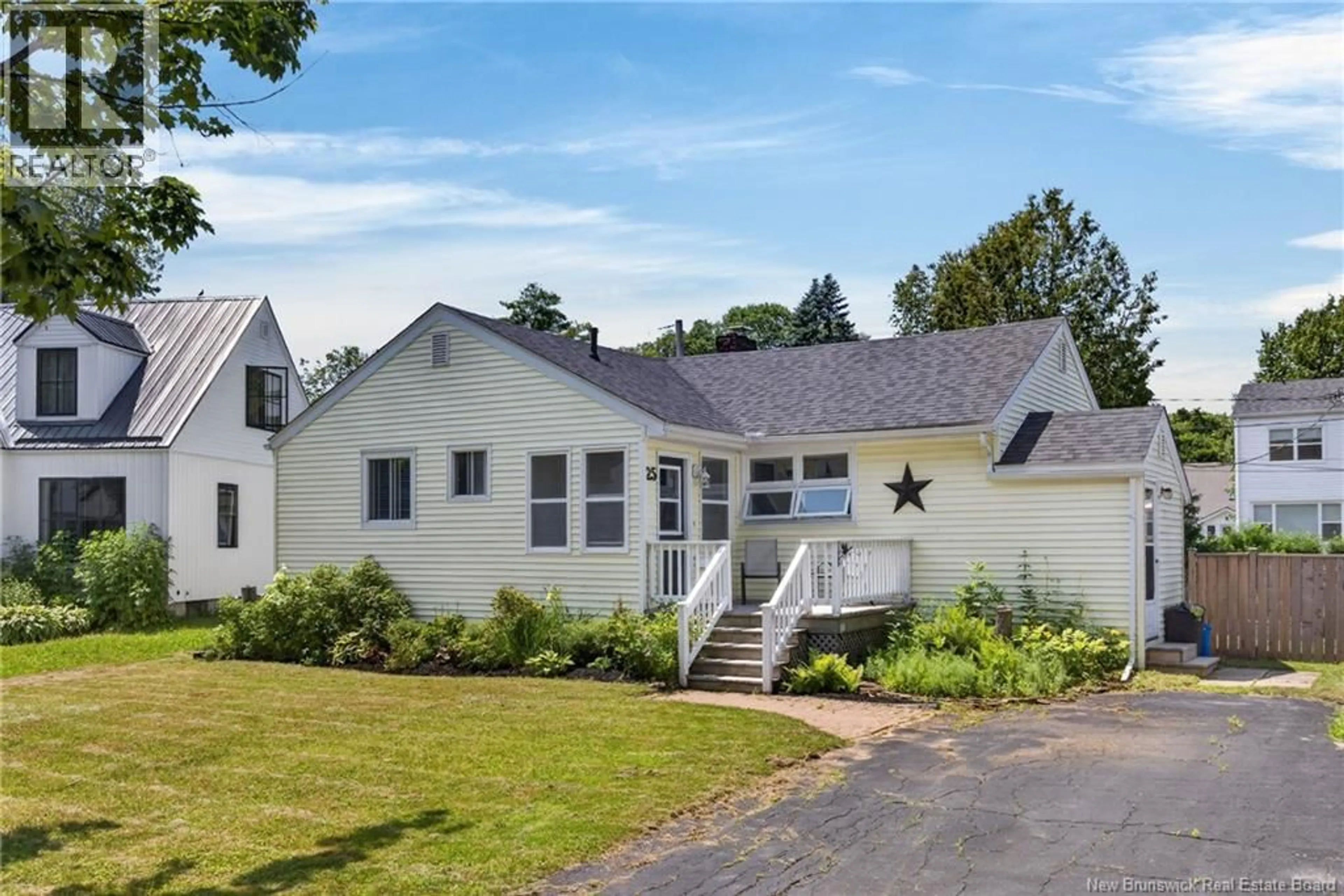 Home with vinyl exterior material, unknown for 25 WOODBINE COURT, Fredericton New Brunswick E3B2N5