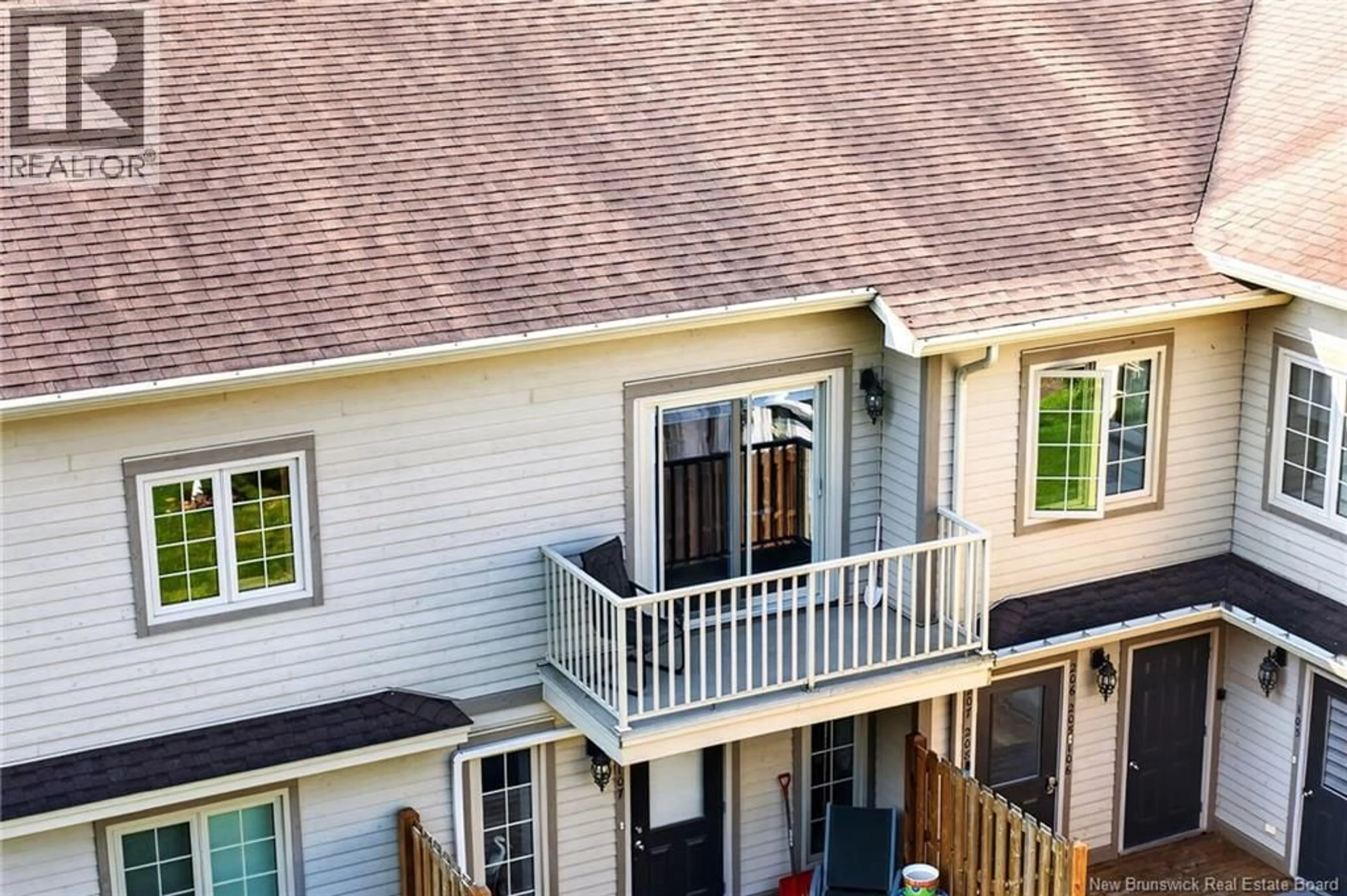 A pic from outside/outdoor area/front of a property/back of a property/a pic from drone, unknown for 208 - 98 PLEASANT STREET, Shediac New Brunswick E4P2L6
