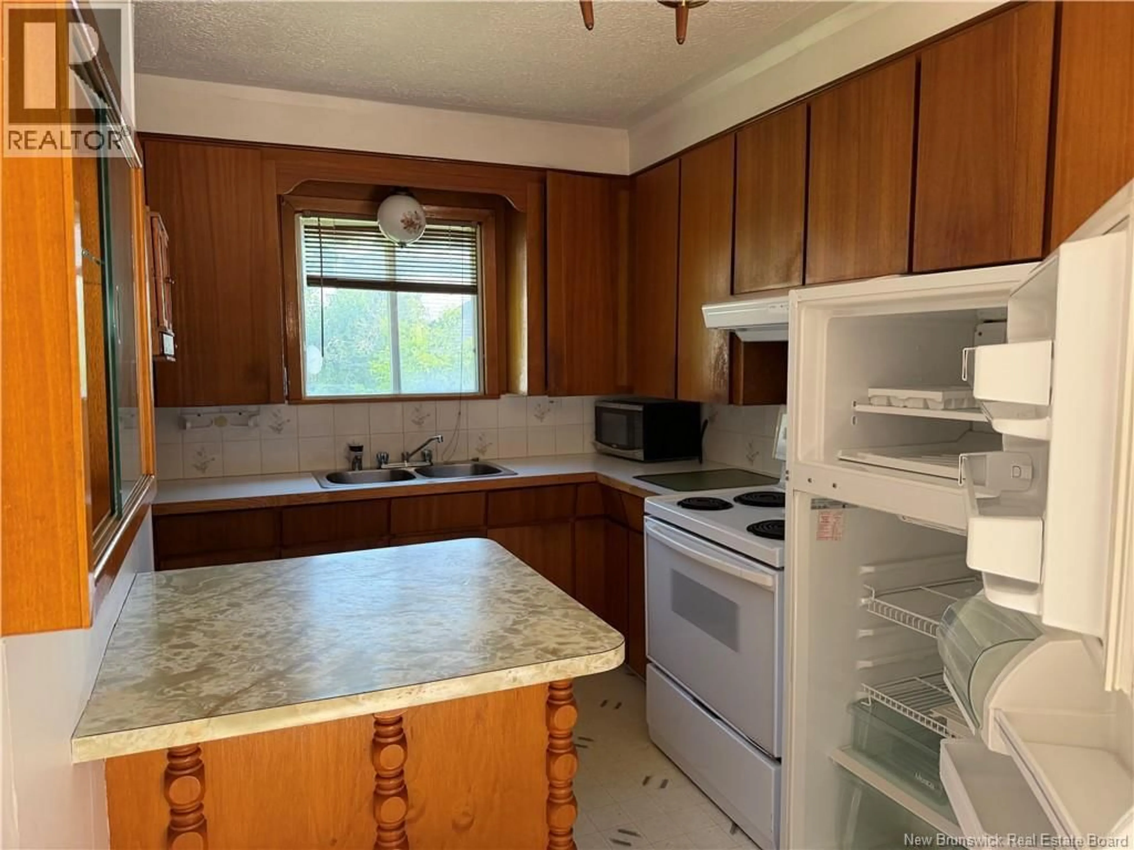 Standard kitchen, unknown for 379 SAINT-FRANCOIS STREET, Edmundston New Brunswick E3V1G5
