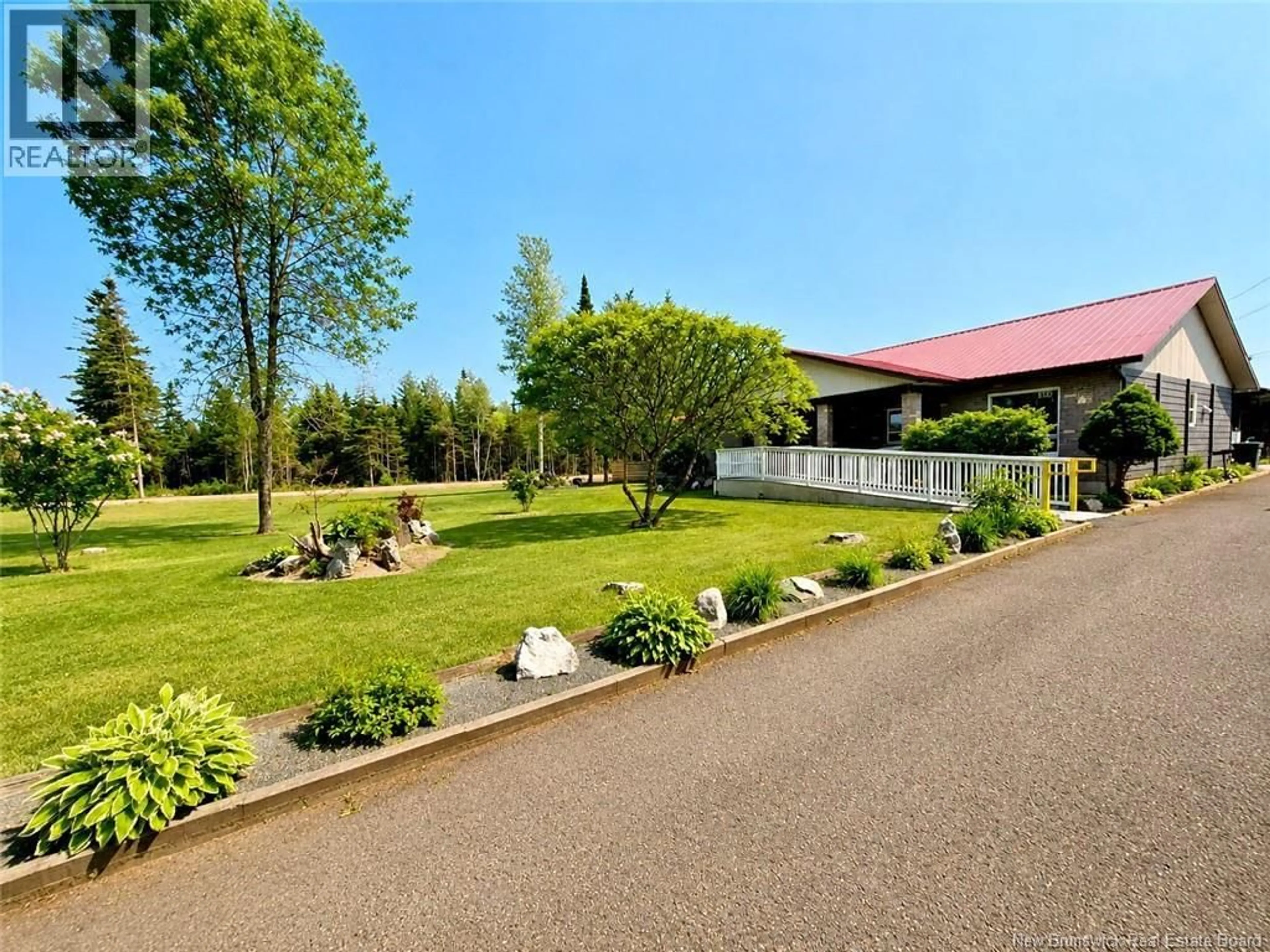 Patio, mountain view for 340 AVE DU TRÉ CARRÉ, Shippagan New Brunswick E8S1Y4