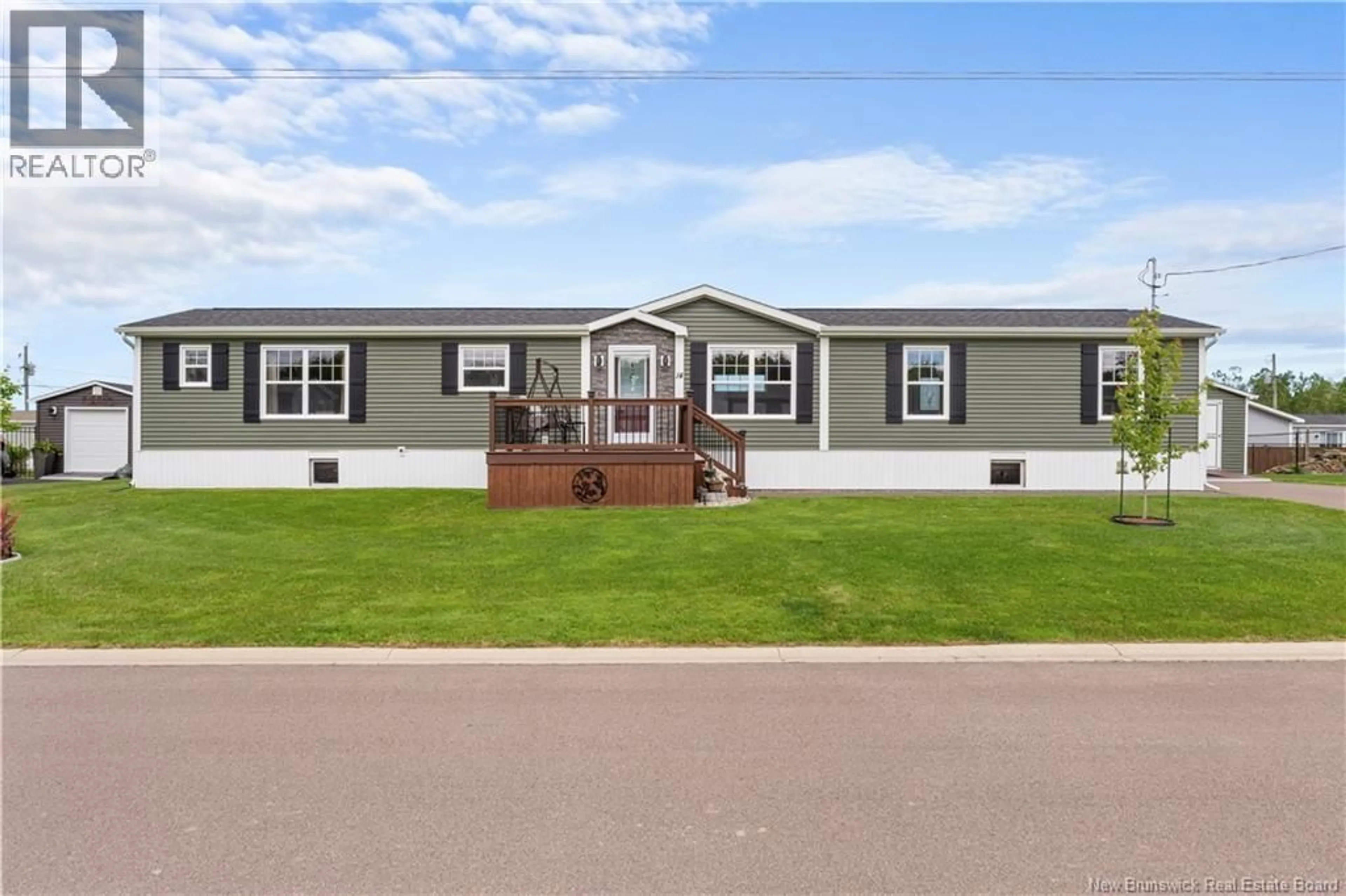 Home with vinyl exterior material, unknown for 14 RUE DE MONTS, Shediac New Brunswick E4P0V5