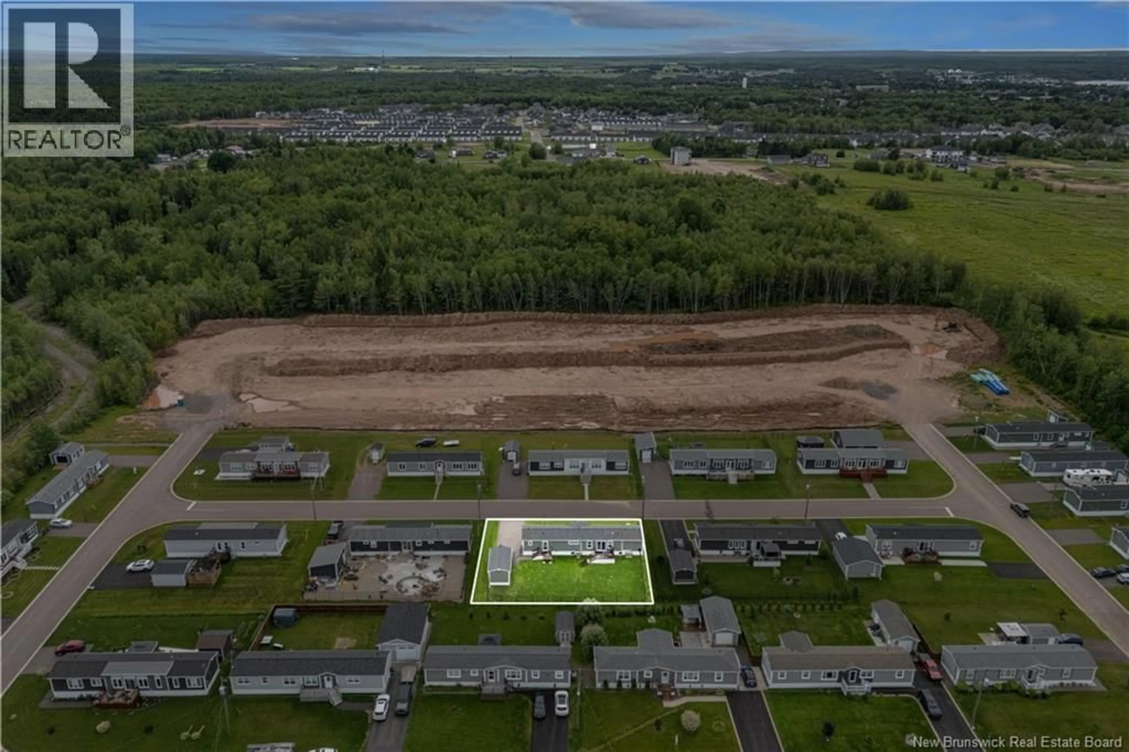 A pic from outside/outdoor area/front of a property/back of a property/a pic from drone, building for 14 RUE DE MONTS, Shediac New Brunswick E4P0V5