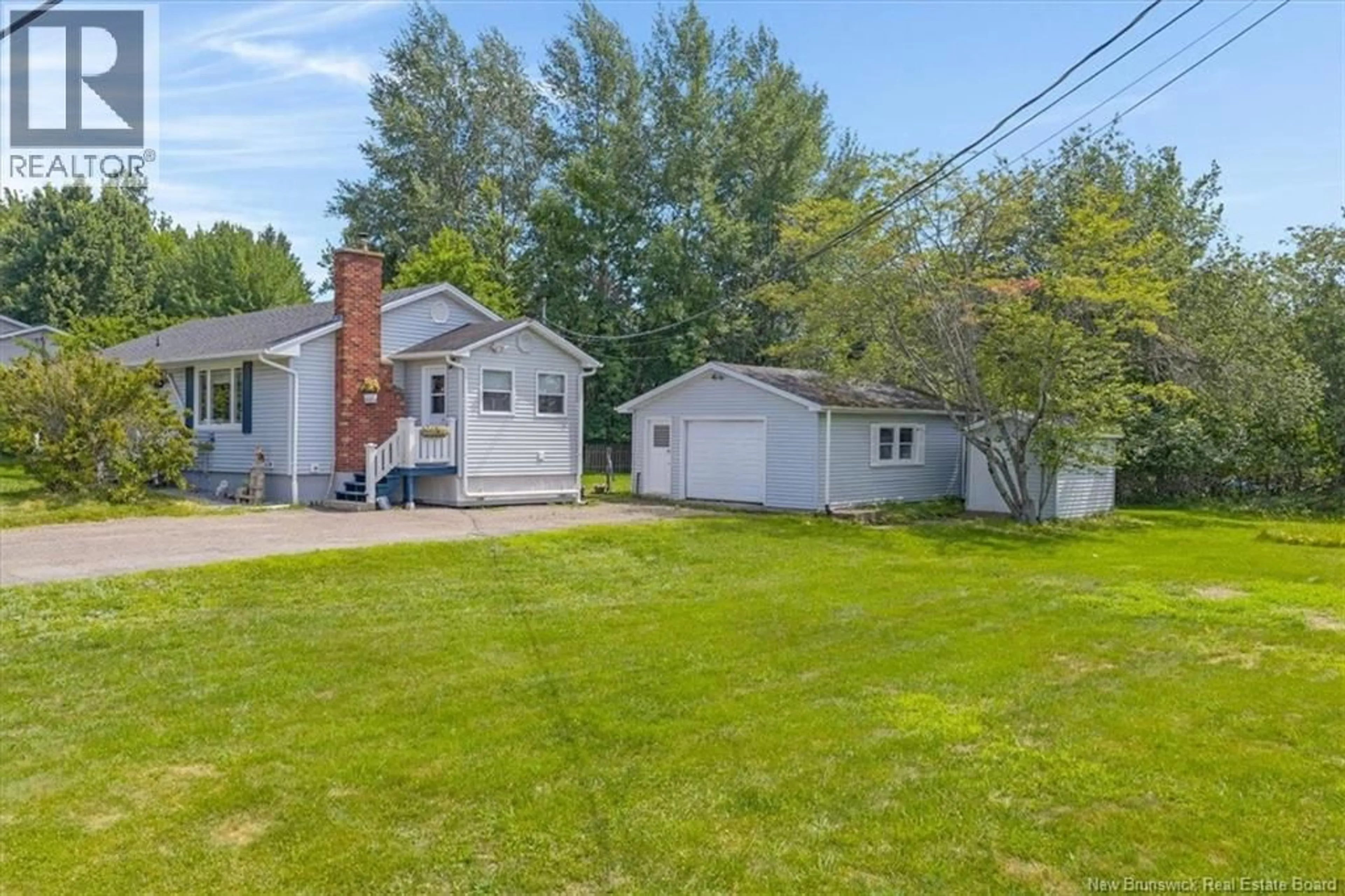 A pic from outside/outdoor area/front of a property/back of a property/a pic from drone, street for 10 DONLYN DRIVE, Quispamsis New Brunswick E2E4J7