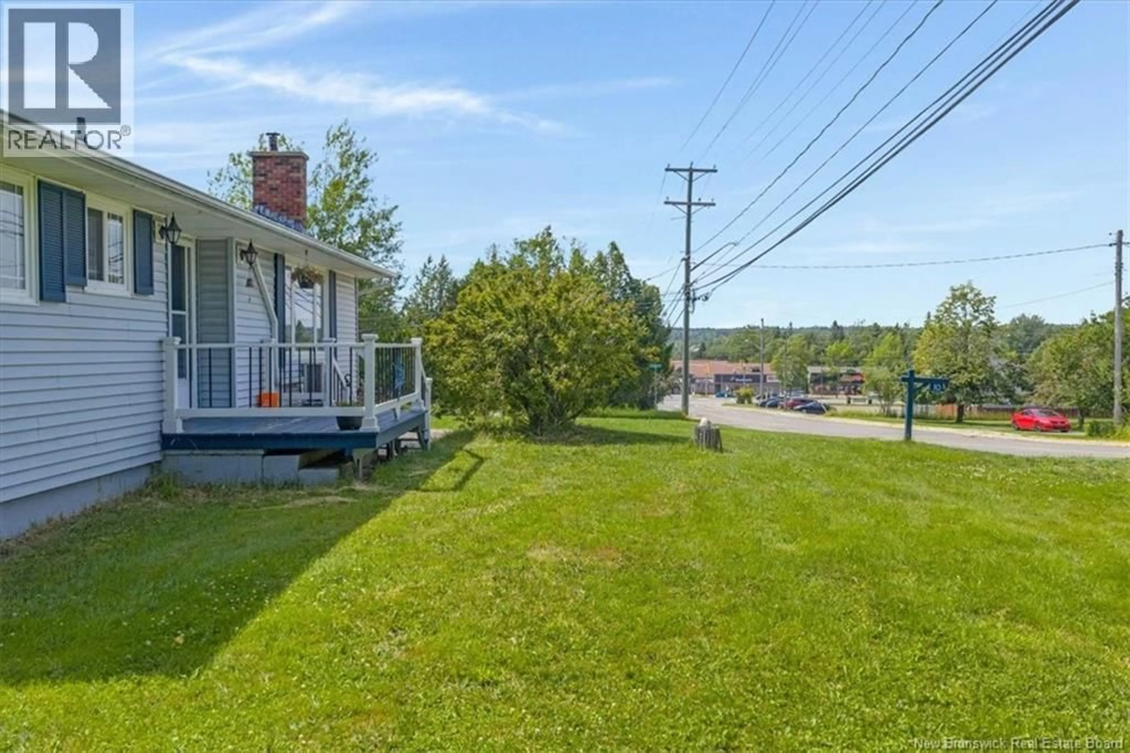 A pic from outside/outdoor area/front of a property/back of a property/a pic from drone, unknown for 10 DONLYN DRIVE, Quispamsis New Brunswick E2E4J7