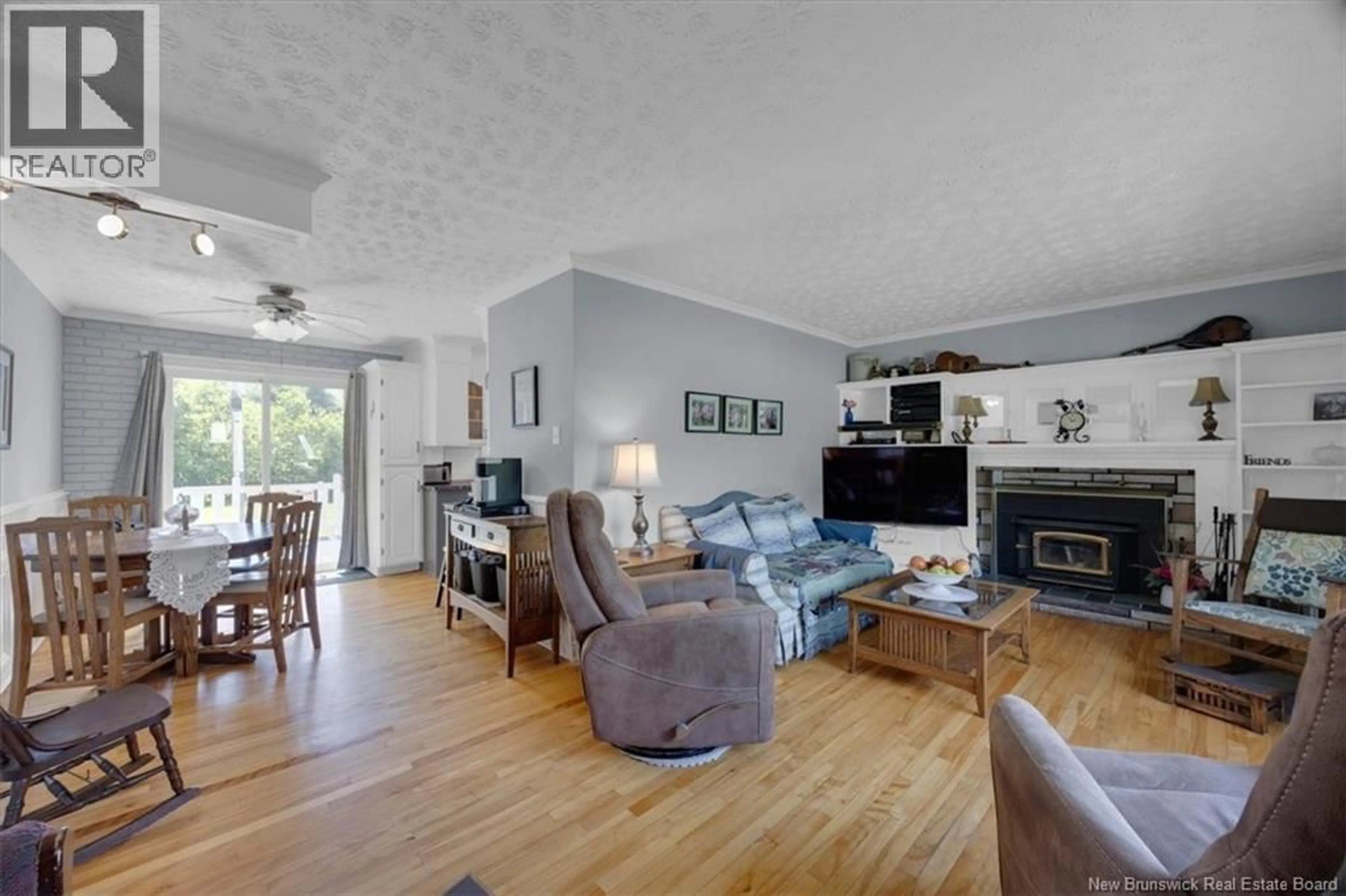 Living room with furniture, unknown for 10 DONLYN DRIVE, Quispamsis New Brunswick E2E4J7