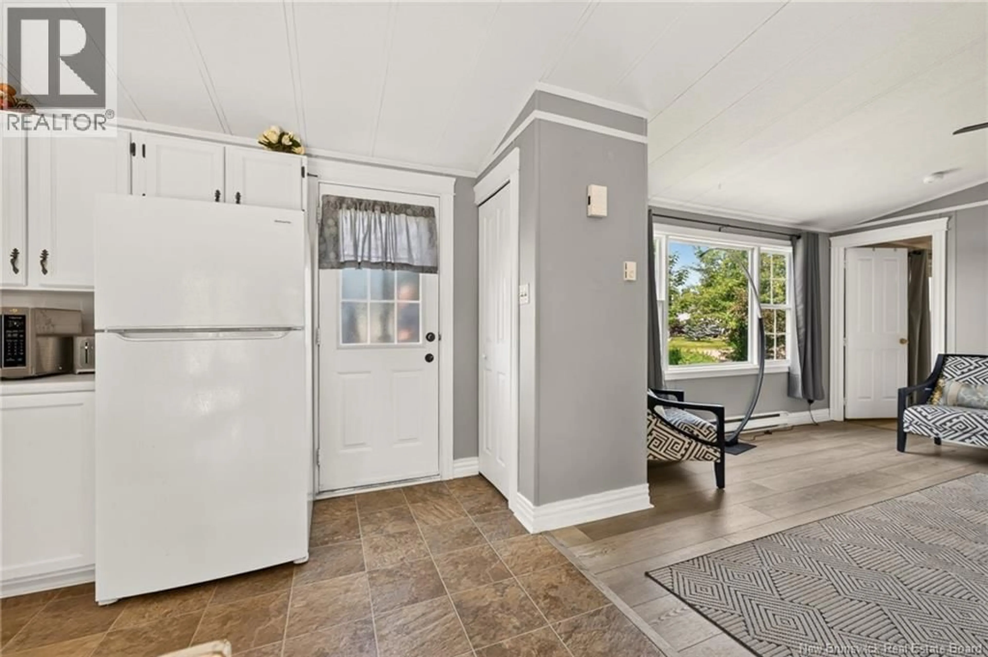 Indoor entryway for 8 LAUSANNE STREET, Moncton New Brunswick E1H2Y4