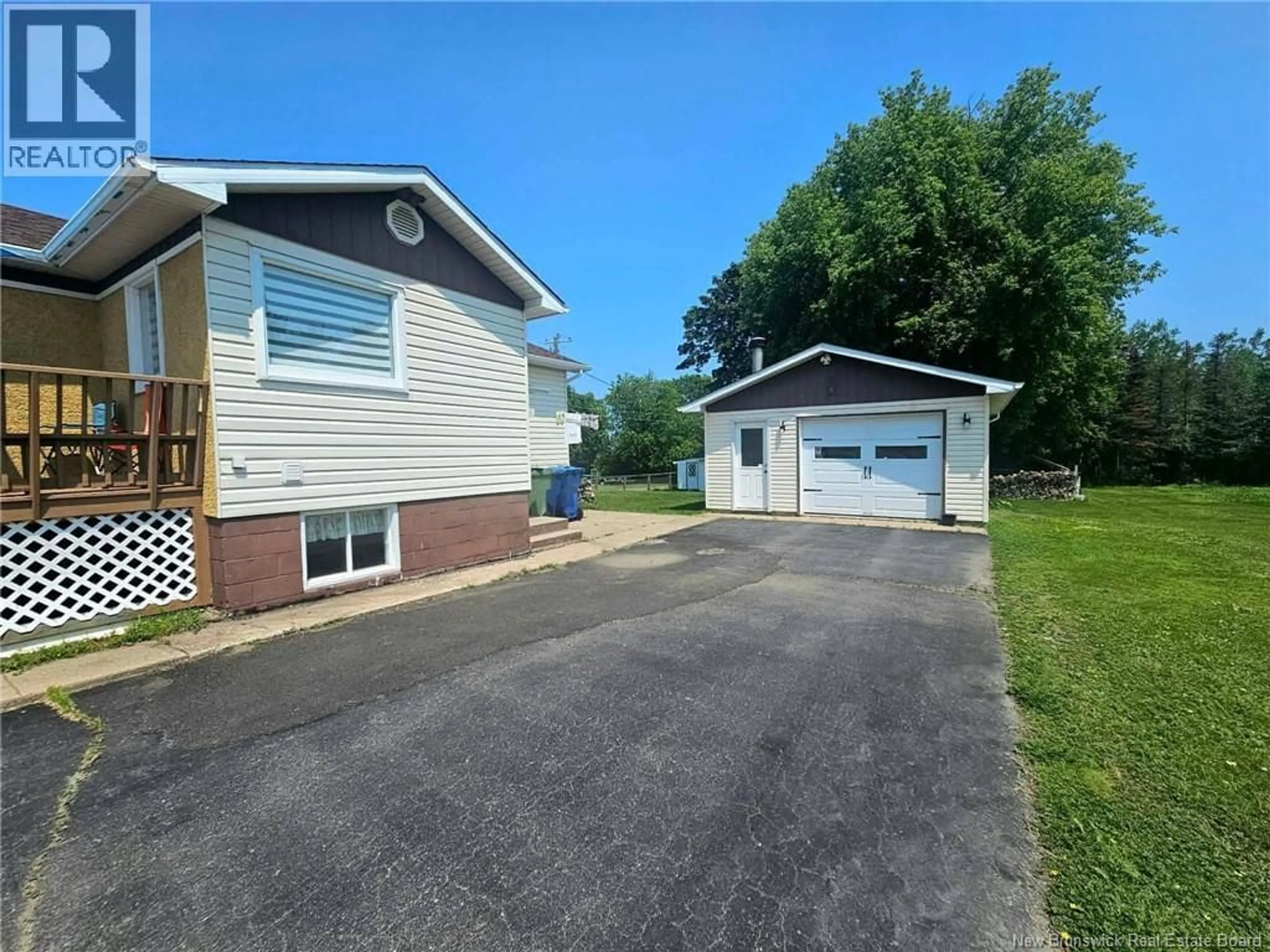 A pic from outside/outdoor area/front of a property/back of a property/a pic from drone, street for 549 PRINCIPALE, Petit-Rocher New Brunswick E8J1J7