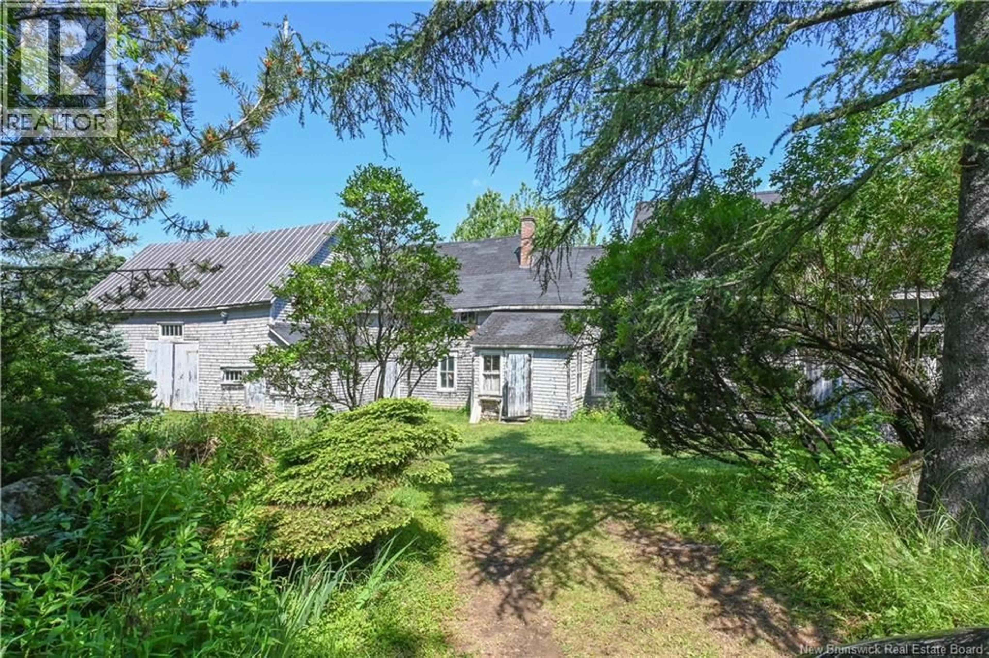 A pic from outside/outdoor area/front of a property/back of a property/a pic from drone, unknown for 325 SAVOIE STREET, Caraquet New Brunswick E1W1A3