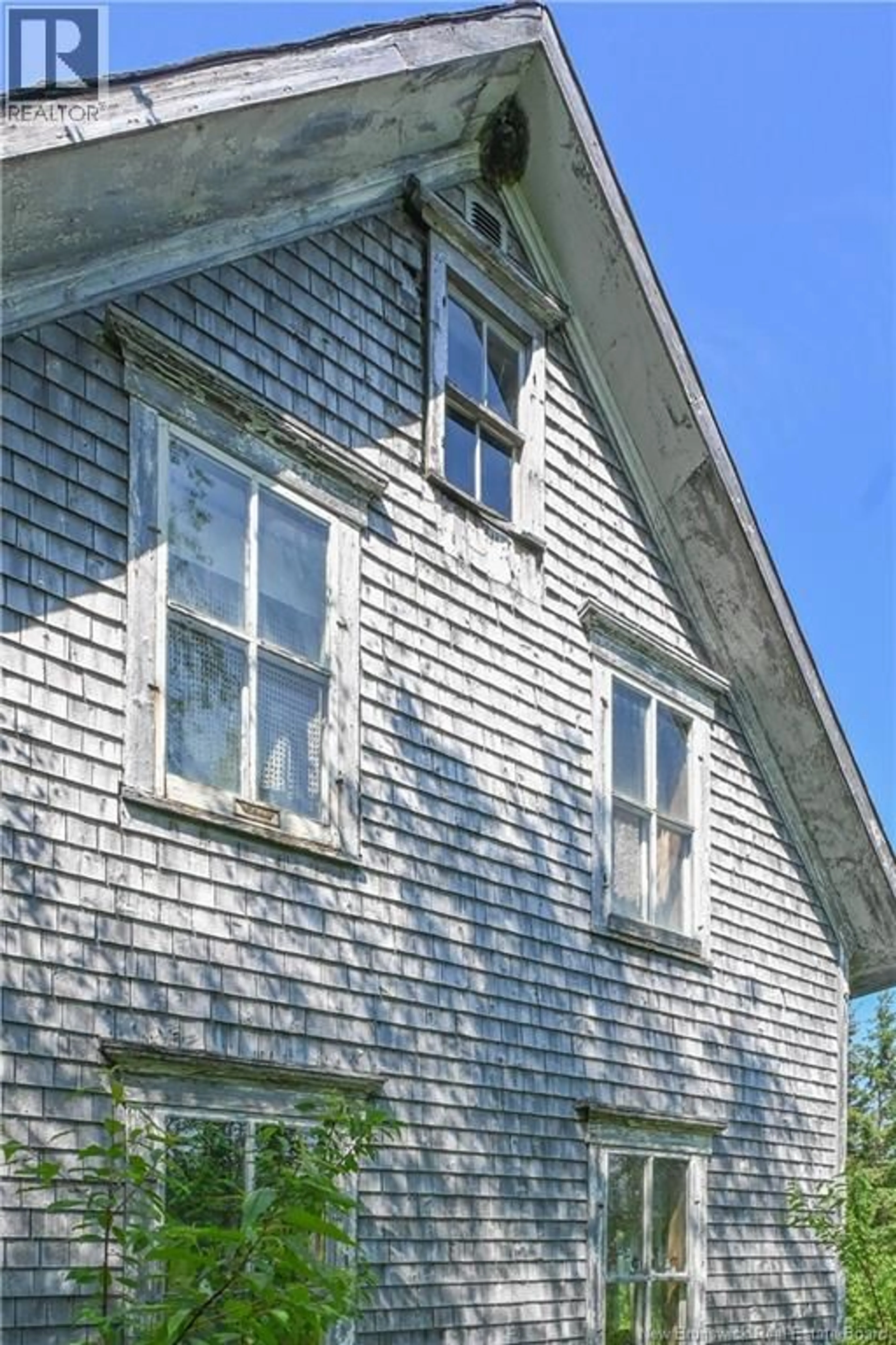 Home with vinyl exterior material, building for 325 SAVOIE STREET, Caraquet New Brunswick E1W1A3