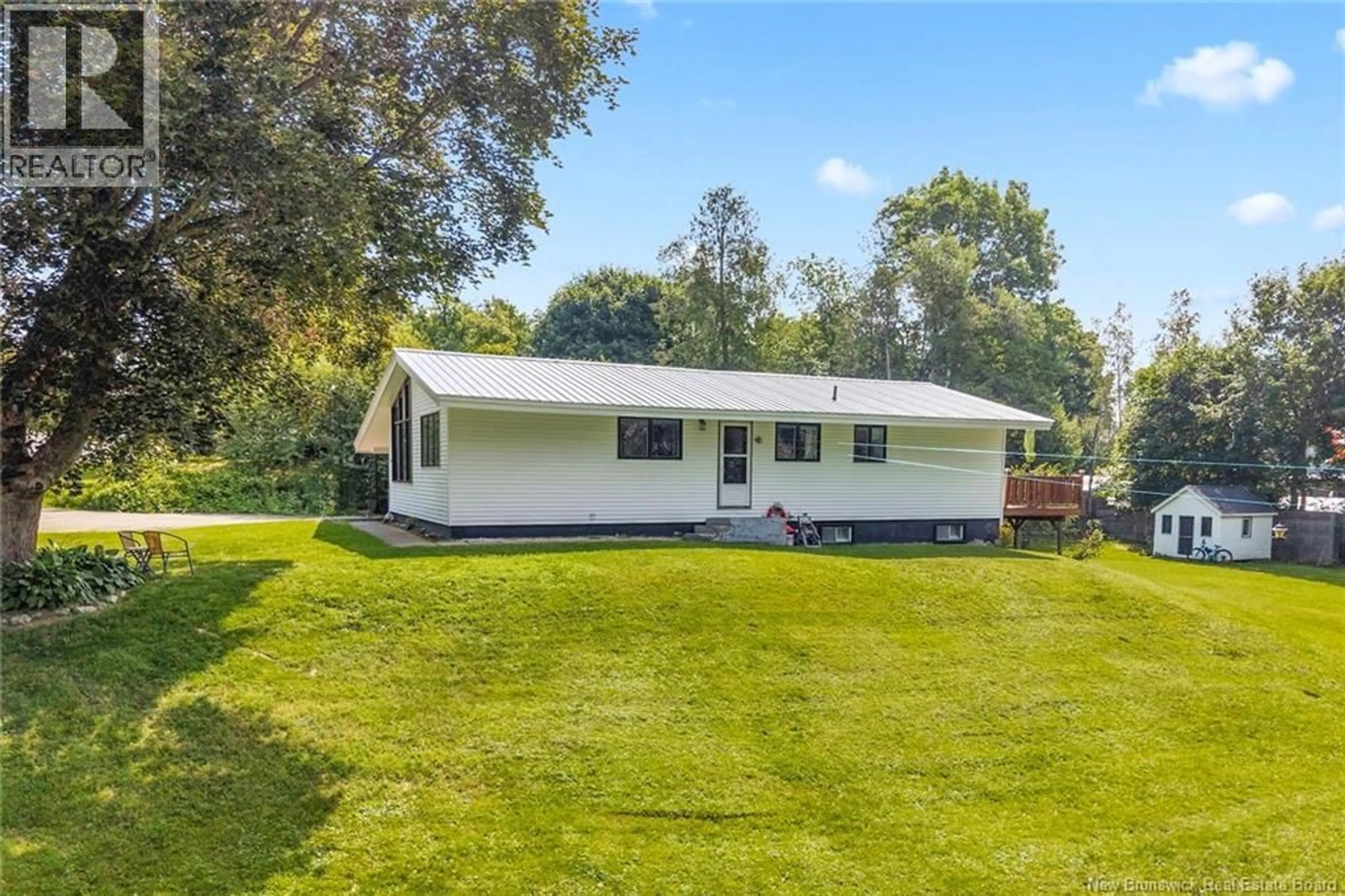 Home with vinyl exterior material, water/lake/river/ocean view for 141 ST JOHN STREET, Woodstock New Brunswick E7M2T9