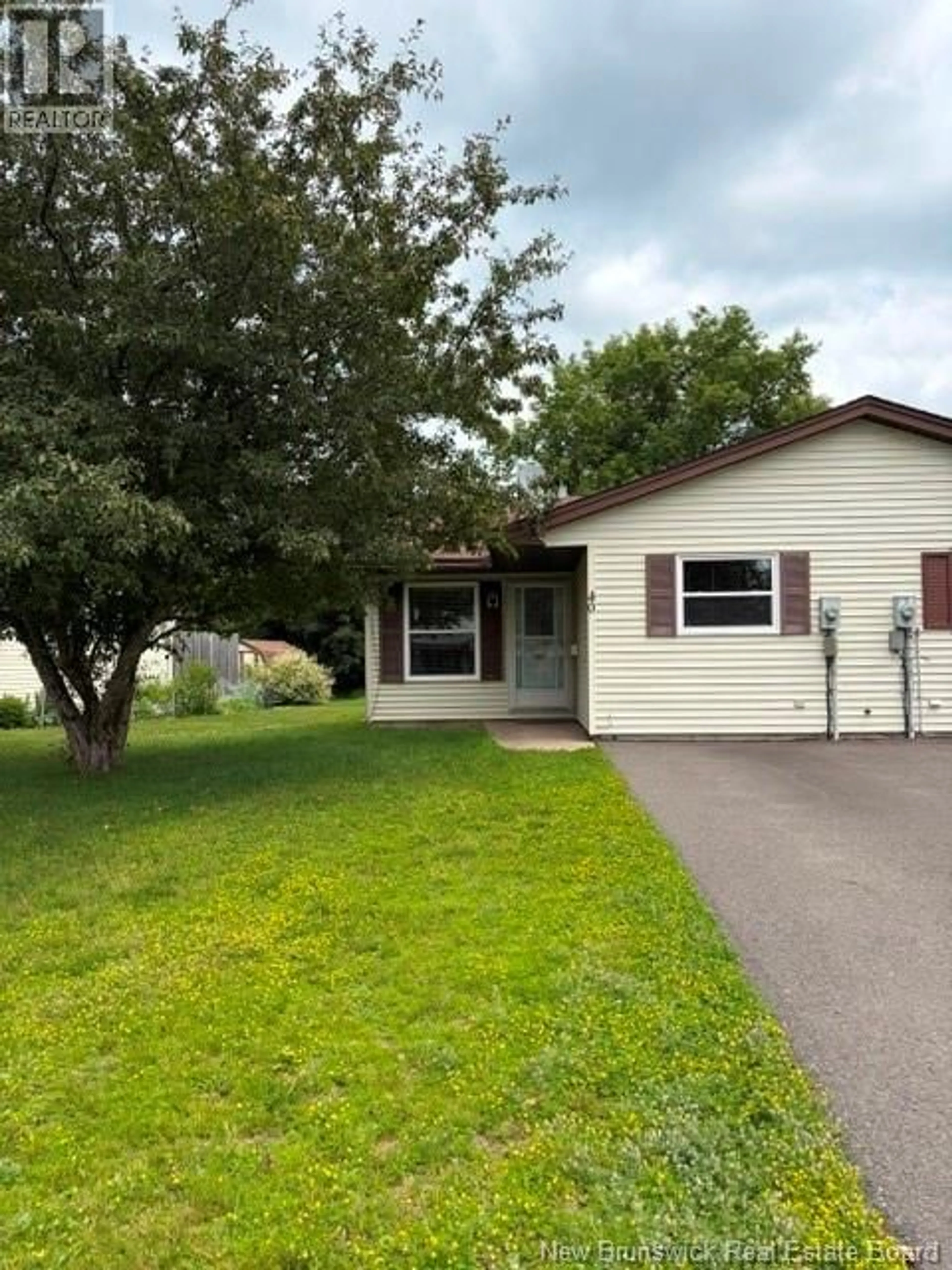 Home with vinyl exterior material, street for 40 WALLACE COURT, Sussex New Brunswick E4E2C7