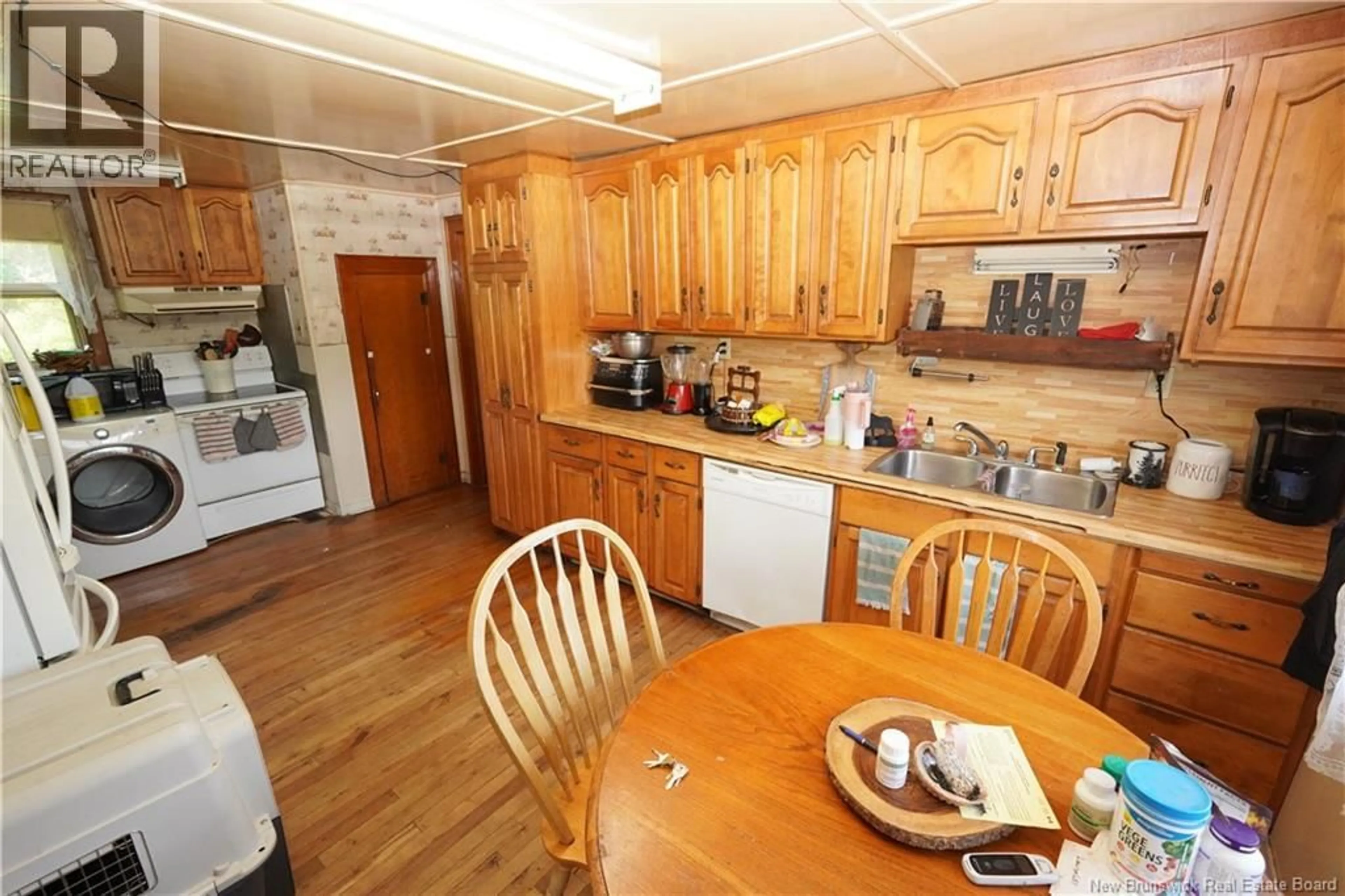 Standard kitchen, wood/laminate floor for 27 KING STREET, Grand Manan New Brunswick E5G2J9