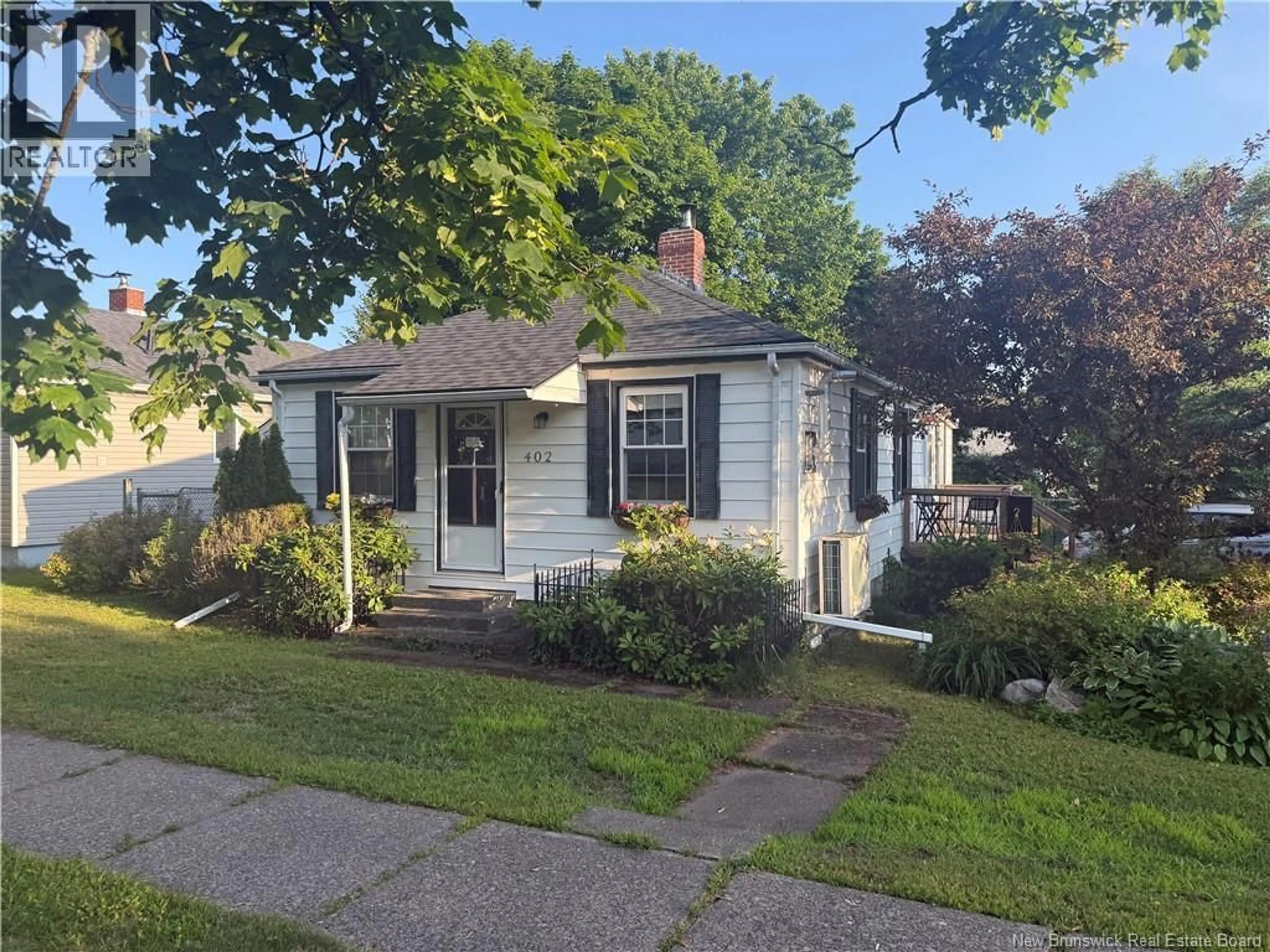 Home with vinyl exterior material, street for 402 ARGYLE STREET, Saint John New Brunswick E2M3A7