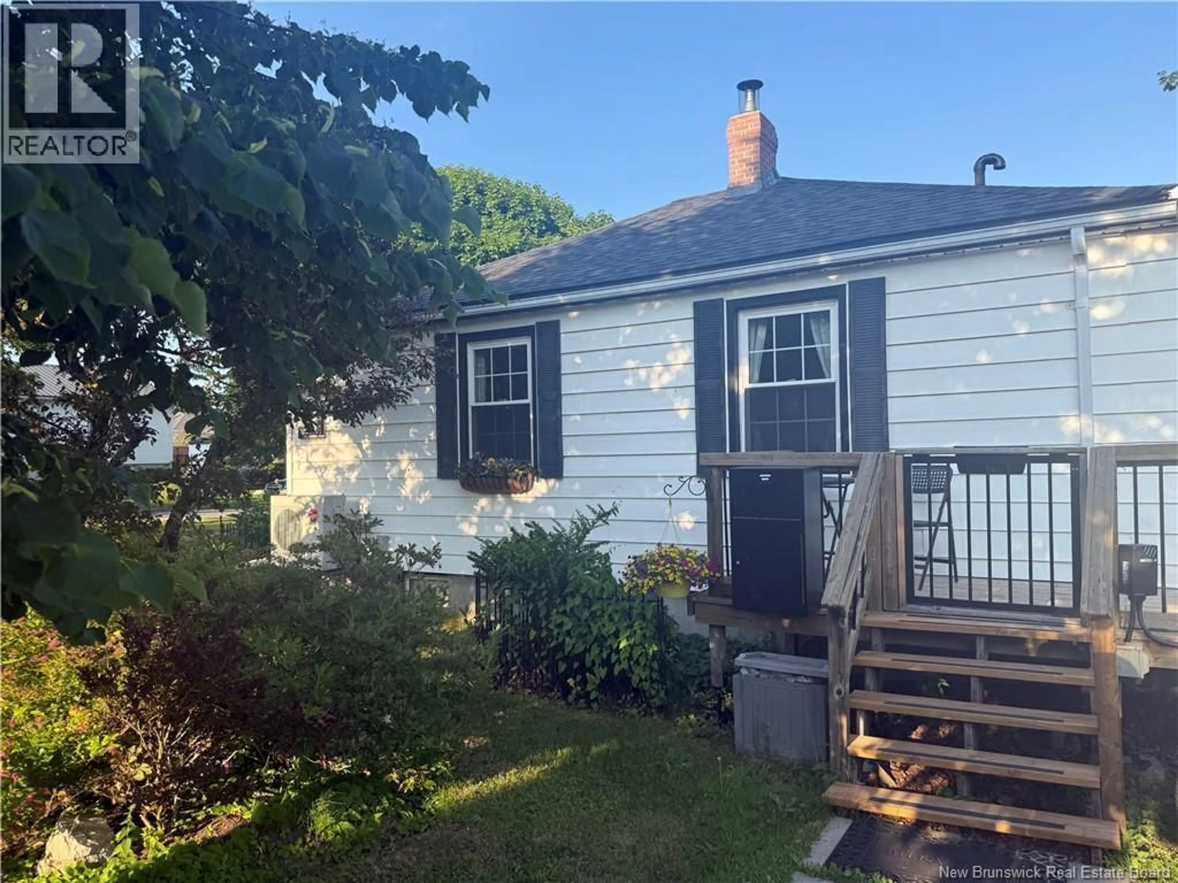 A pic from outside/outdoor area/front of a property/back of a property/a pic from drone, street for 402 ARGYLE STREET, Saint John New Brunswick E2M3A7